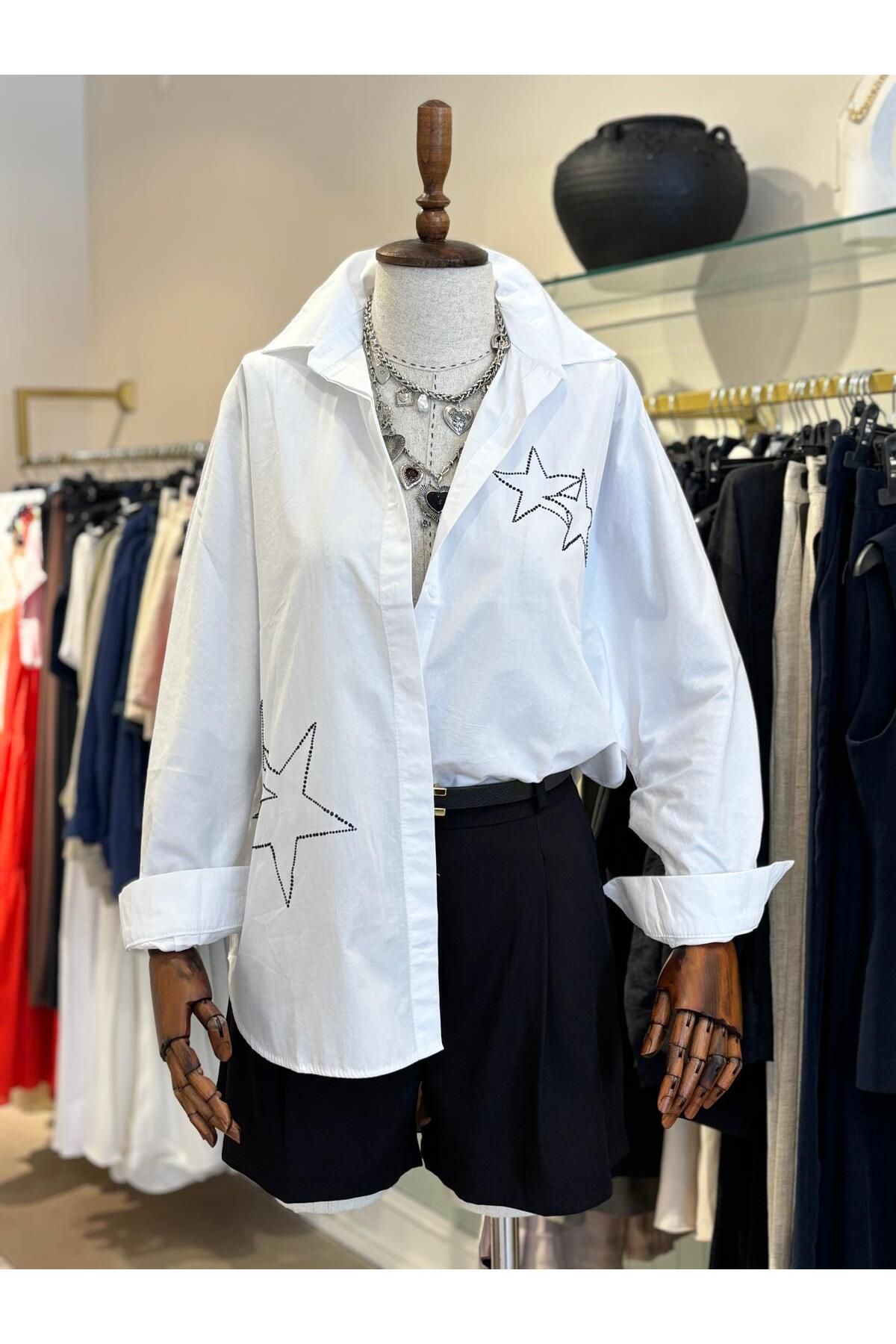 The Zest Boutique Yıldız Taşlı Beyaz Gömlek
