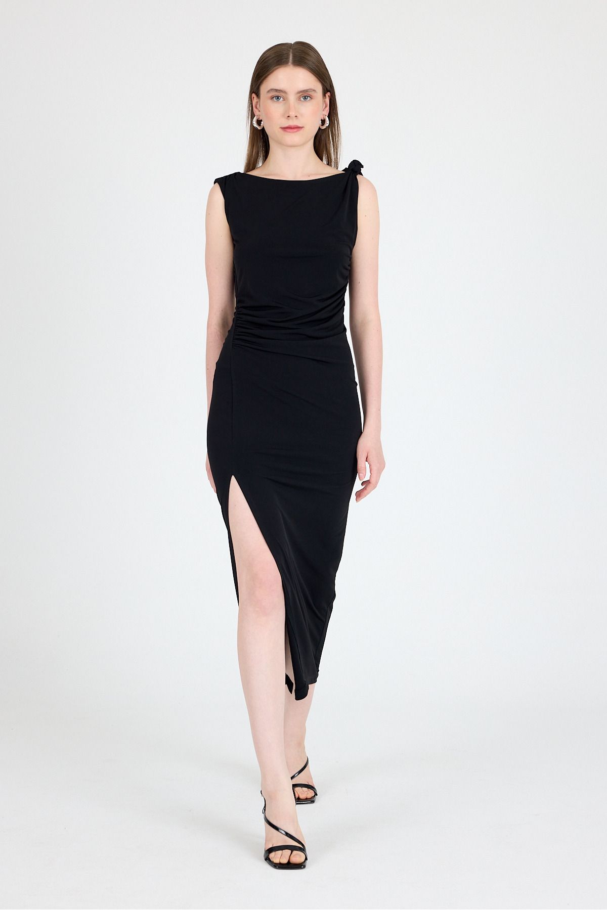 Rays Siyah Yırtmaç Detaylı Drape Askılı Midi Elbise 241733