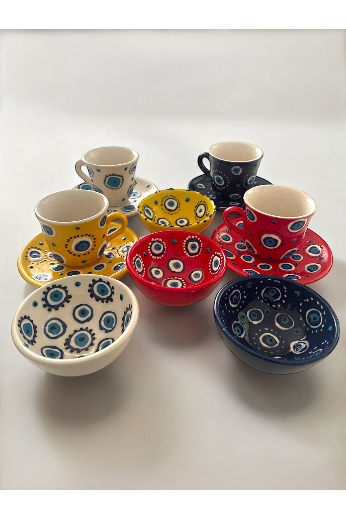 Artistic Quality Dekoratif 4 Kişilik Şık Nazar Boncuğu Çini Tasarımlı Tamamen El Yapımı Kahve Fincanı ve 10 cm Sosluk