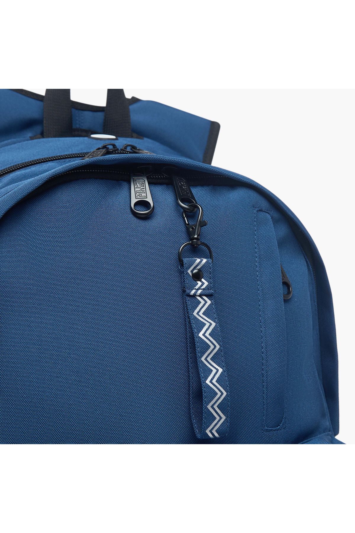 MUST-MUST Textured Backpack with Adjustable Shoulder Straps and Zip Closure - 32x19x42 cms 5