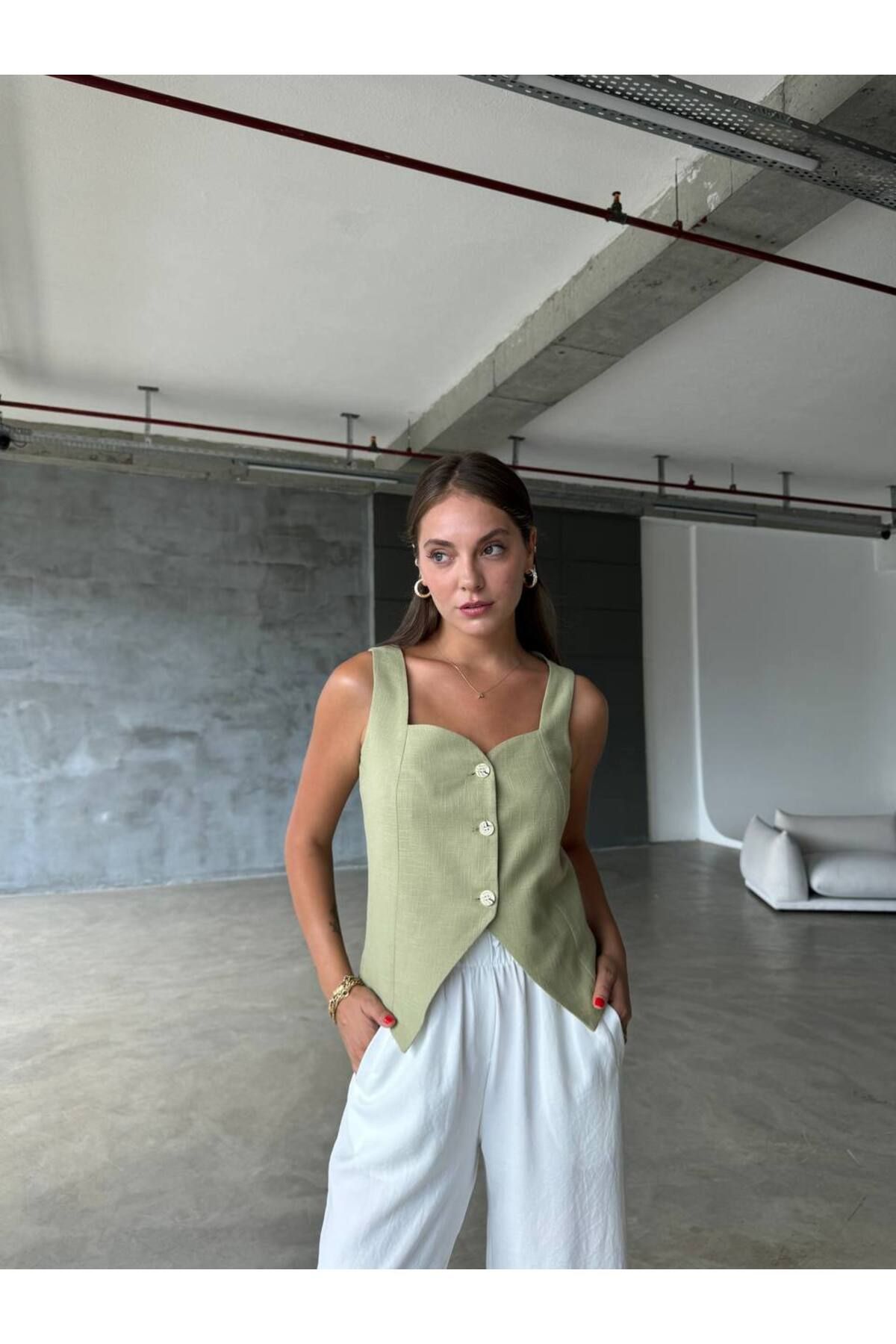 Tumtum Wear Düğme detaylı keten kalp yaka yelek
