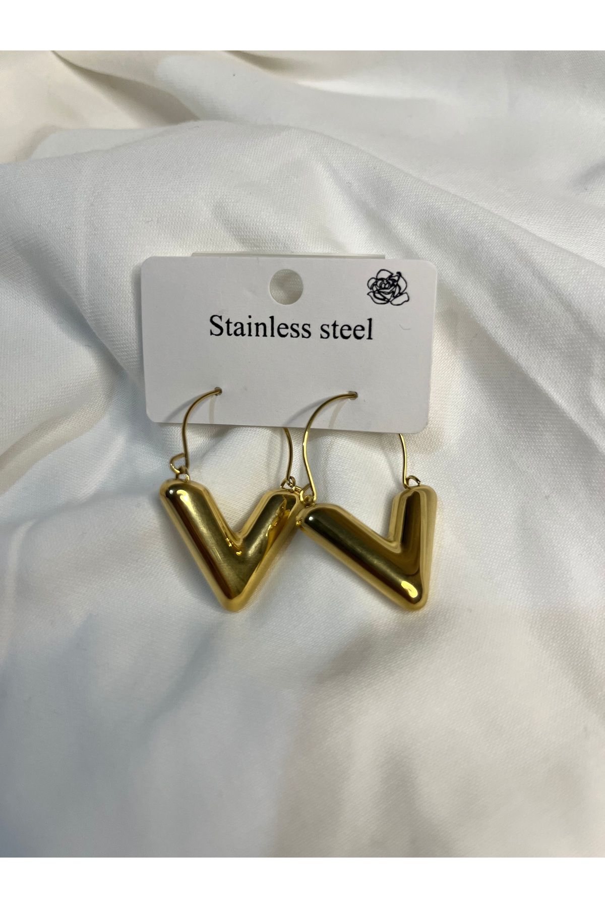 Fam&Co Jewelry Altın Renk V Formlu Hafif Çelik Küpe – Paslanmaz Çelik