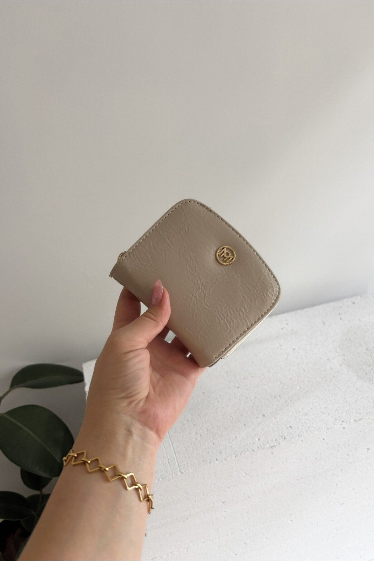 Yuka Atelier Luna Minimal ve Kullanışlı Orta Boy Suni Deri Cüzdan