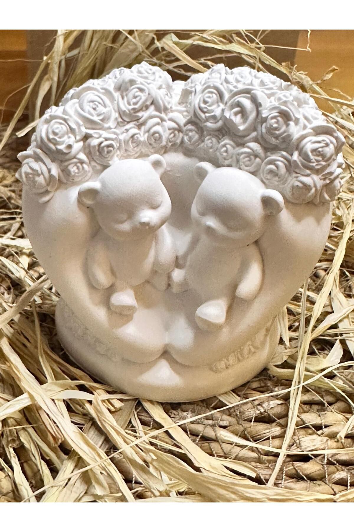 homeANDhome Kalp Şeklinde Ayıcık ve Gül Motifli Alçı Obje