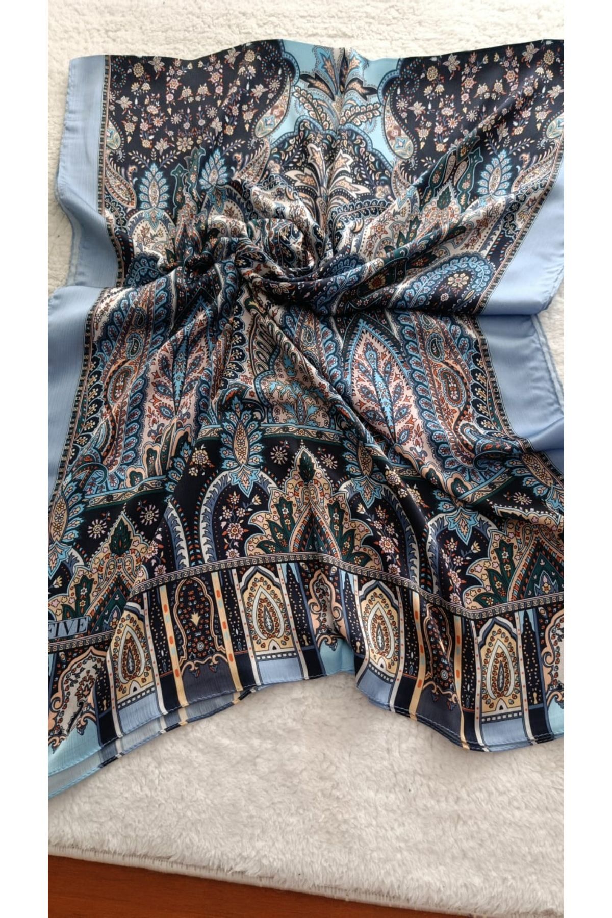 Levidor etnik desen şal