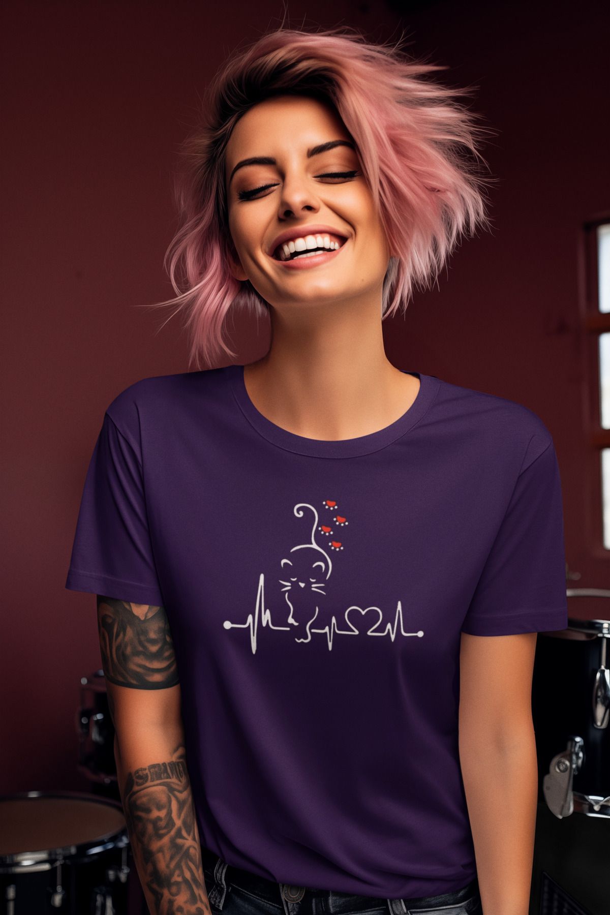 MAGORS STIL-X CAT MOM TEMALI KIRMIZI PATİLİ KEDİLER BASKILI BİSİKLET YAKA KADIN TSHIRT