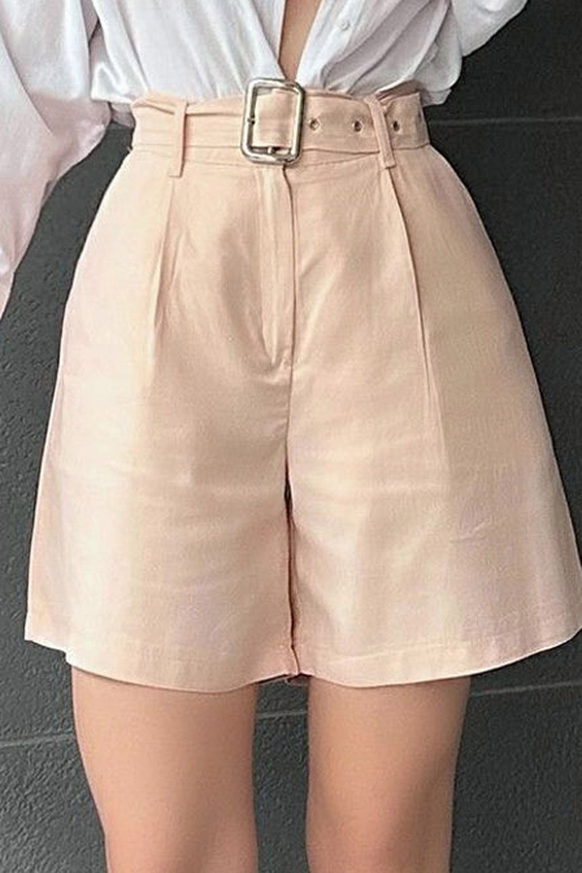 Ottawe Regular Fit Rahat Bol Paça Kemer Detaylı Çift Cep Pileli Yüksek Bel Boyfriend Gabardin Kumaş Şort
