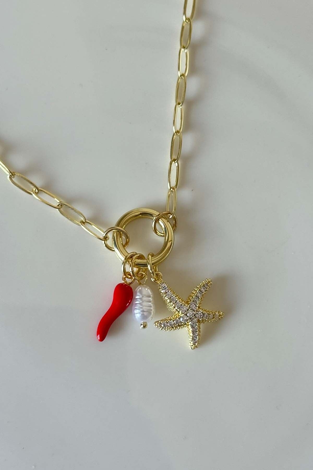AMORE.İST STORE Kırmızı Charmlı Kolye