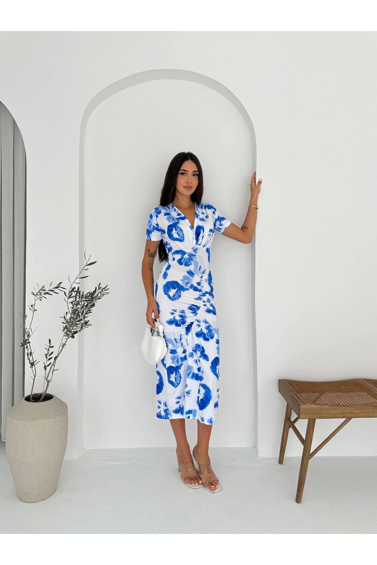 Castivo Fashion Şal Yaka Drapeli Desenli Likralı Yırtmaçlı Midi Elbise