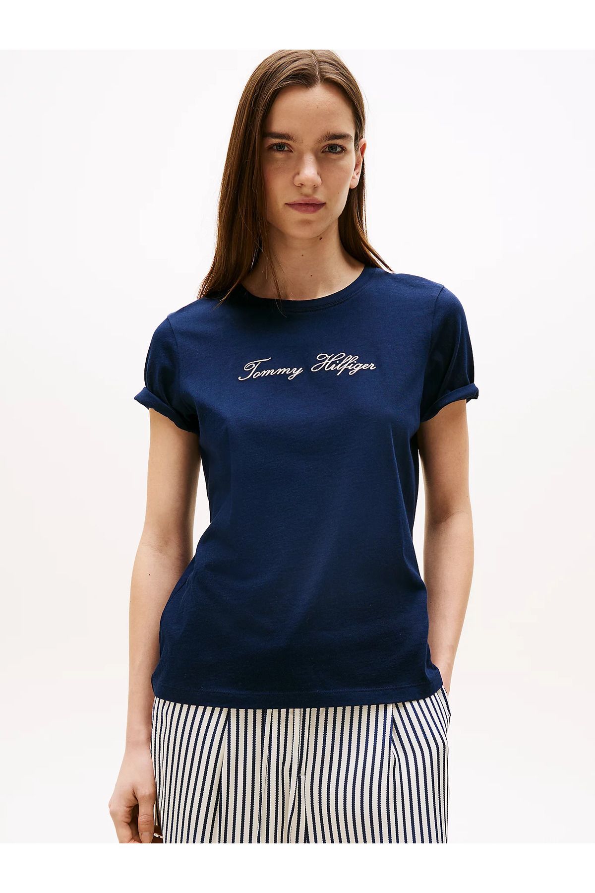 Tommy Hilfiger Kadın Regular Fit Yuvarlak Yakalı Logo İşlemeli Kısa Kollu Lacivert T-Shirt WW0WW47210-C1G