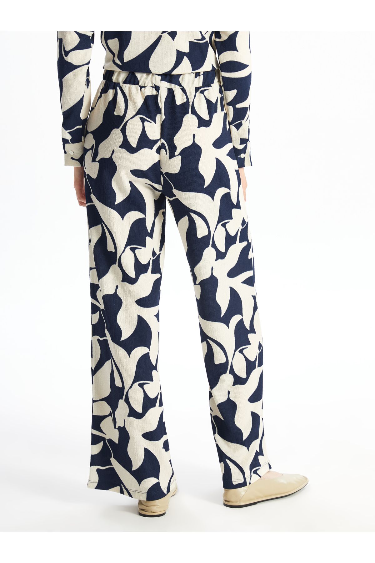 LC Waikiki-Pantaloni de damă cu model cu picioare largi, cu talie elastică 4