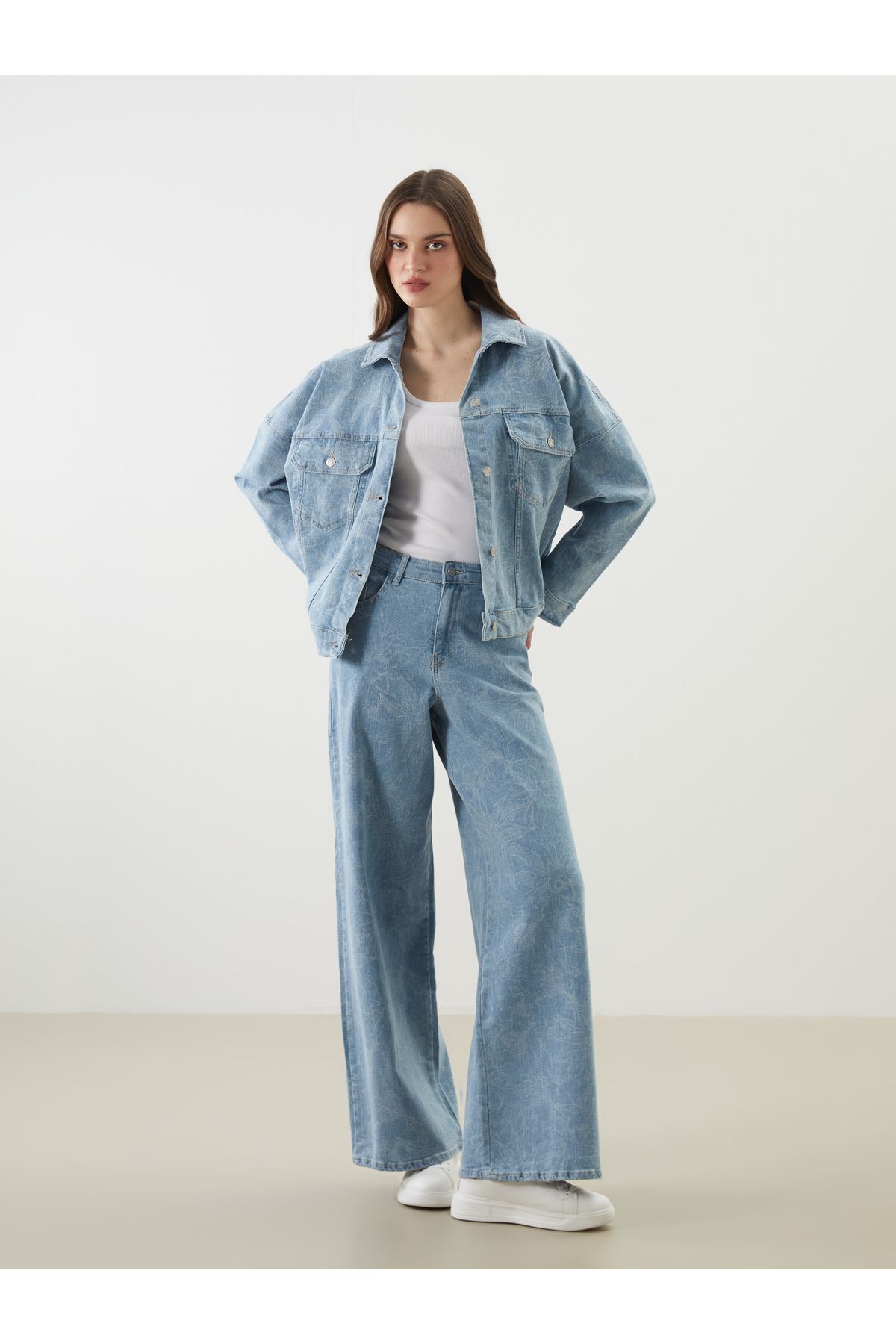 LC Waikiki-Jachetă de jeans pentru femei oversize cu model de guler de cămașă 2