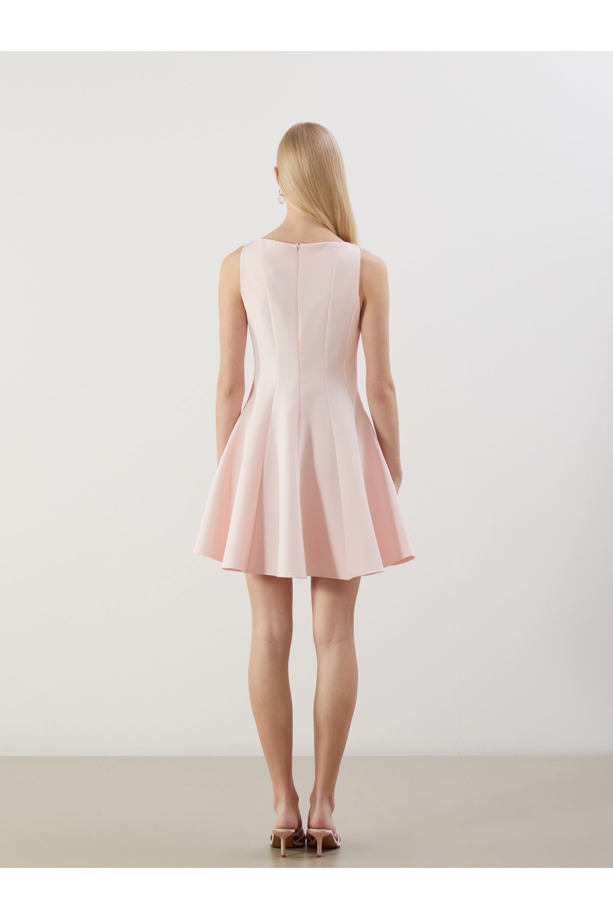 LC Waikiki-Minikleid mit U-Boot-Ausschnitt 4