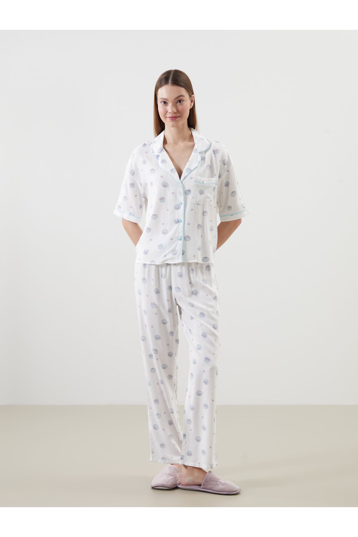 LC Waikiki-Damen-Pyjama-Set mit Hemdkragen-Aufdruck 1