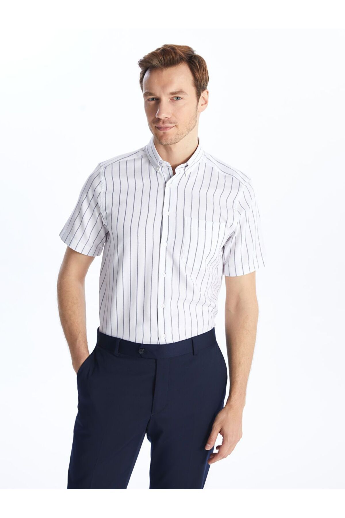 LC Waikiki Beyaz Regular Fit Kısa Kollu Çizgili Oxford Erkek Gömlek