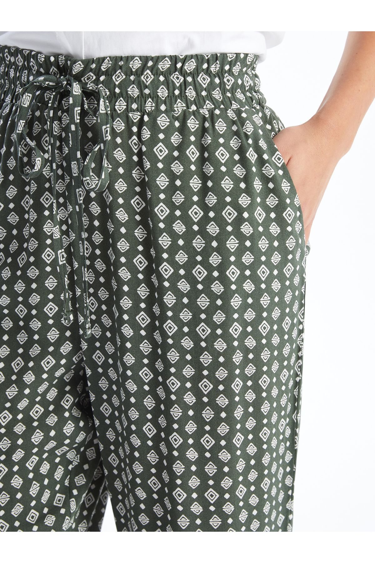 LC Waikiki-Comfortable Fit Patterned Maternity Pants with Elastic Waist 3