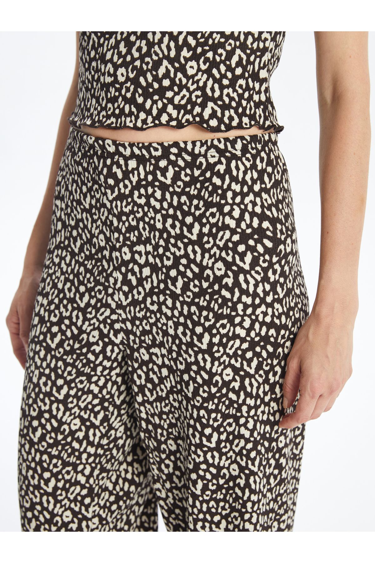 LC Waikiki-Patterned Comfortable Patterned Women's Trousers with Elastic Waist 3