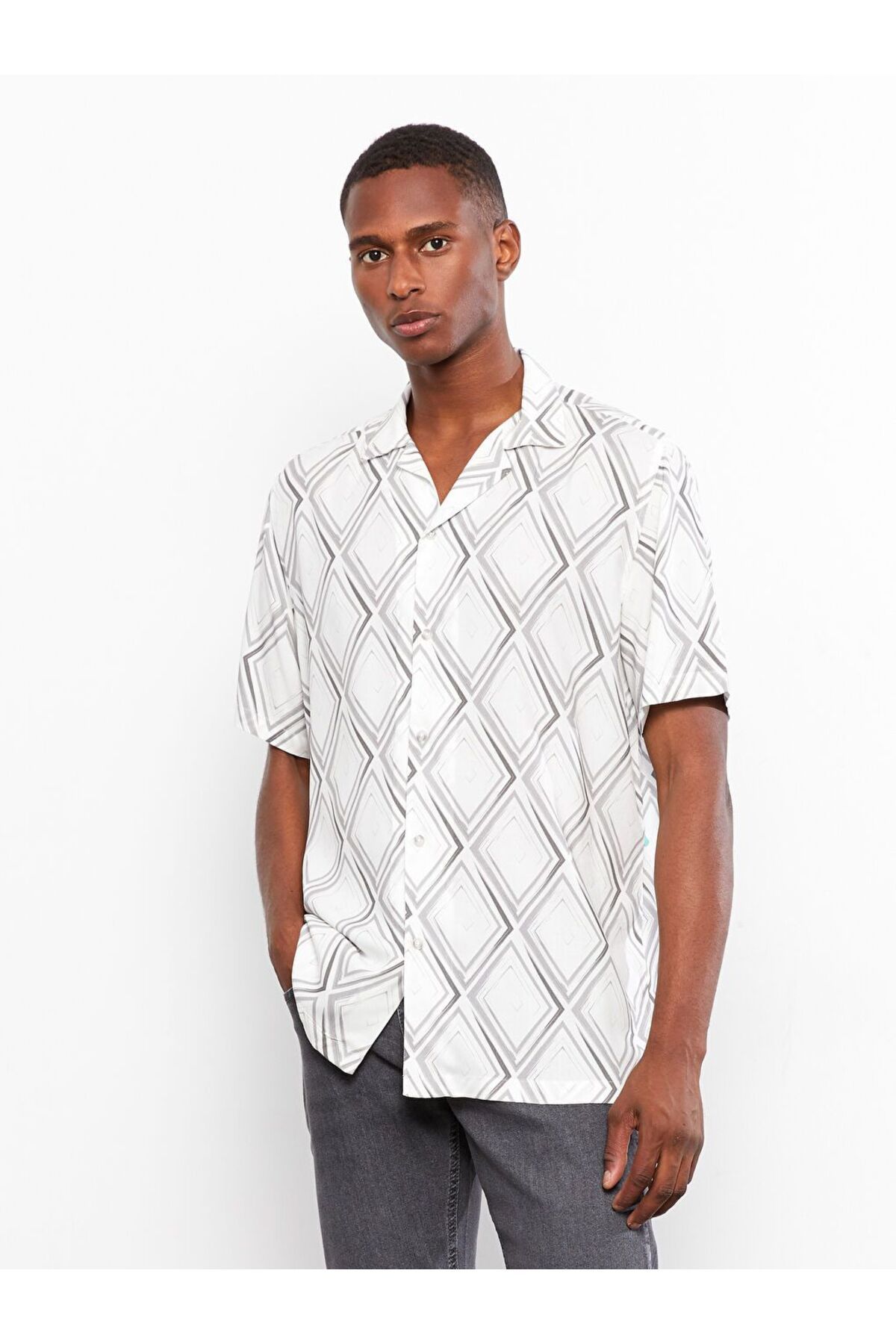 LC Waikiki Gri Regular Fit Kısa Kollu Desenli Erkek Gömlek