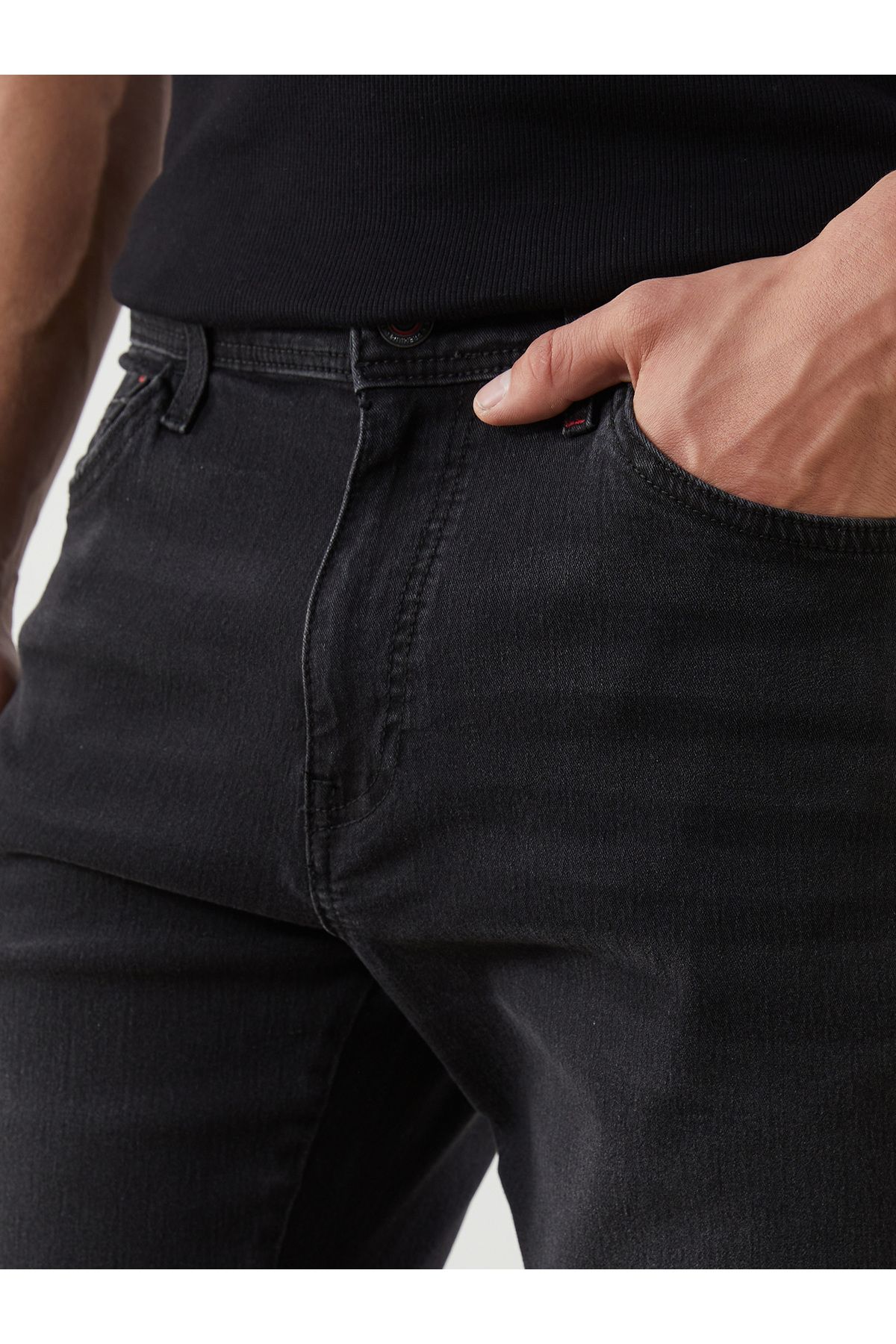 LC Waikiki-Pantaloni scurți de jeans pentru bărbați, cu ajustare standard 3