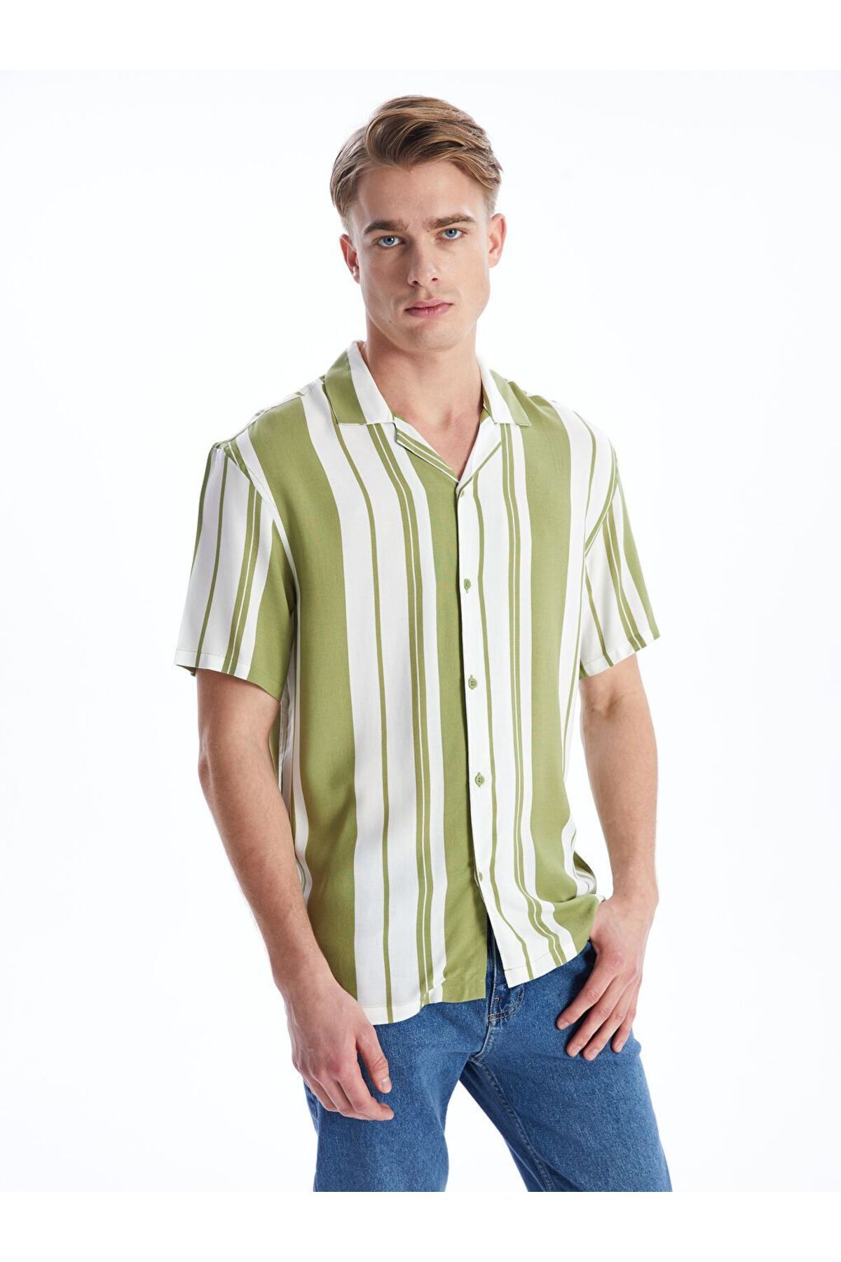 LC Waikiki Yeşil Regular Fit Kısa Kollu Çizgili Viskon Erkek Gömlek