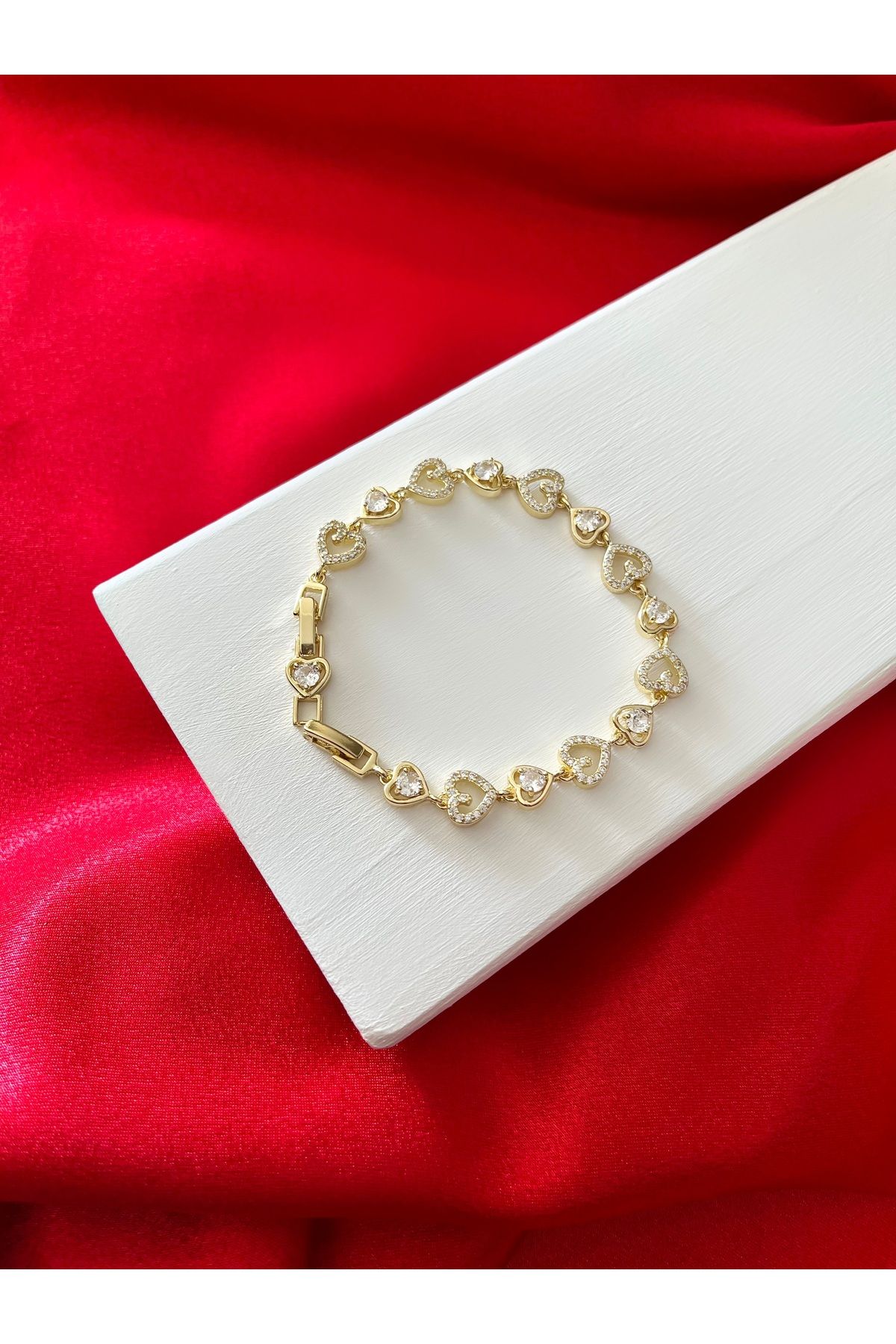 Butik Zirkon Taşlı Kalp Luxury Gold Çelik Klipsli Bileklik