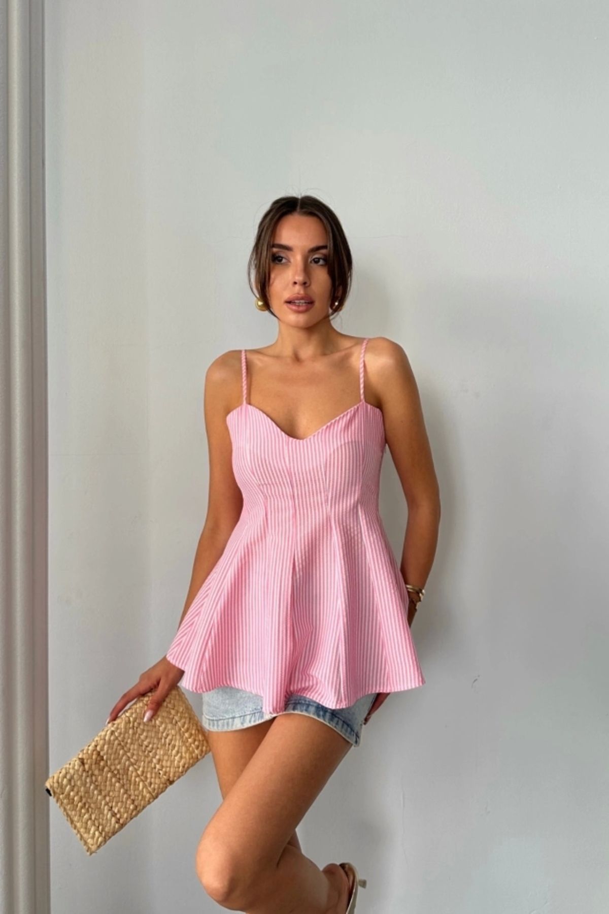 Butik ÇİZGİLİ GOFRE ASKILI PENS DETAYLI BLUZ - Pembe