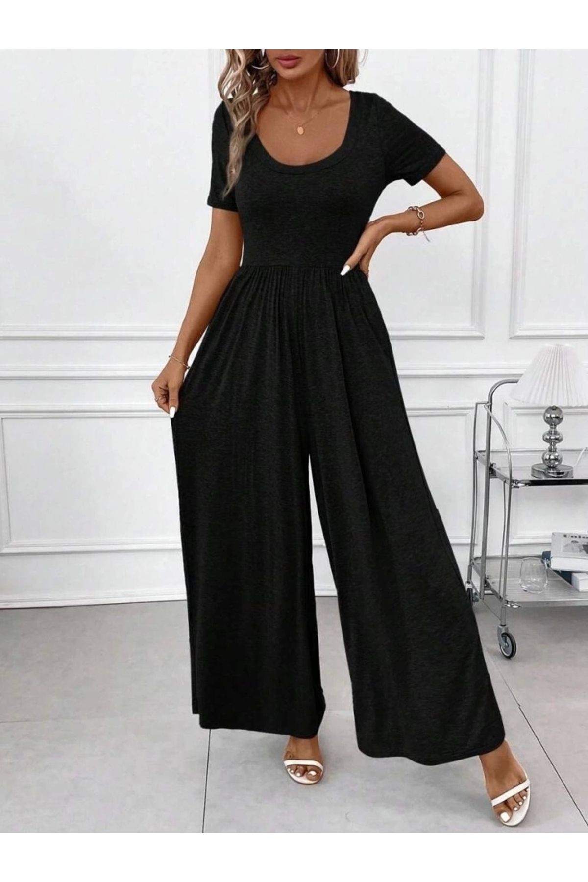 Butik Kadın Kısa Kollu Yuvarlak Yaka Geniş Paçalı Bürümcük Tulum