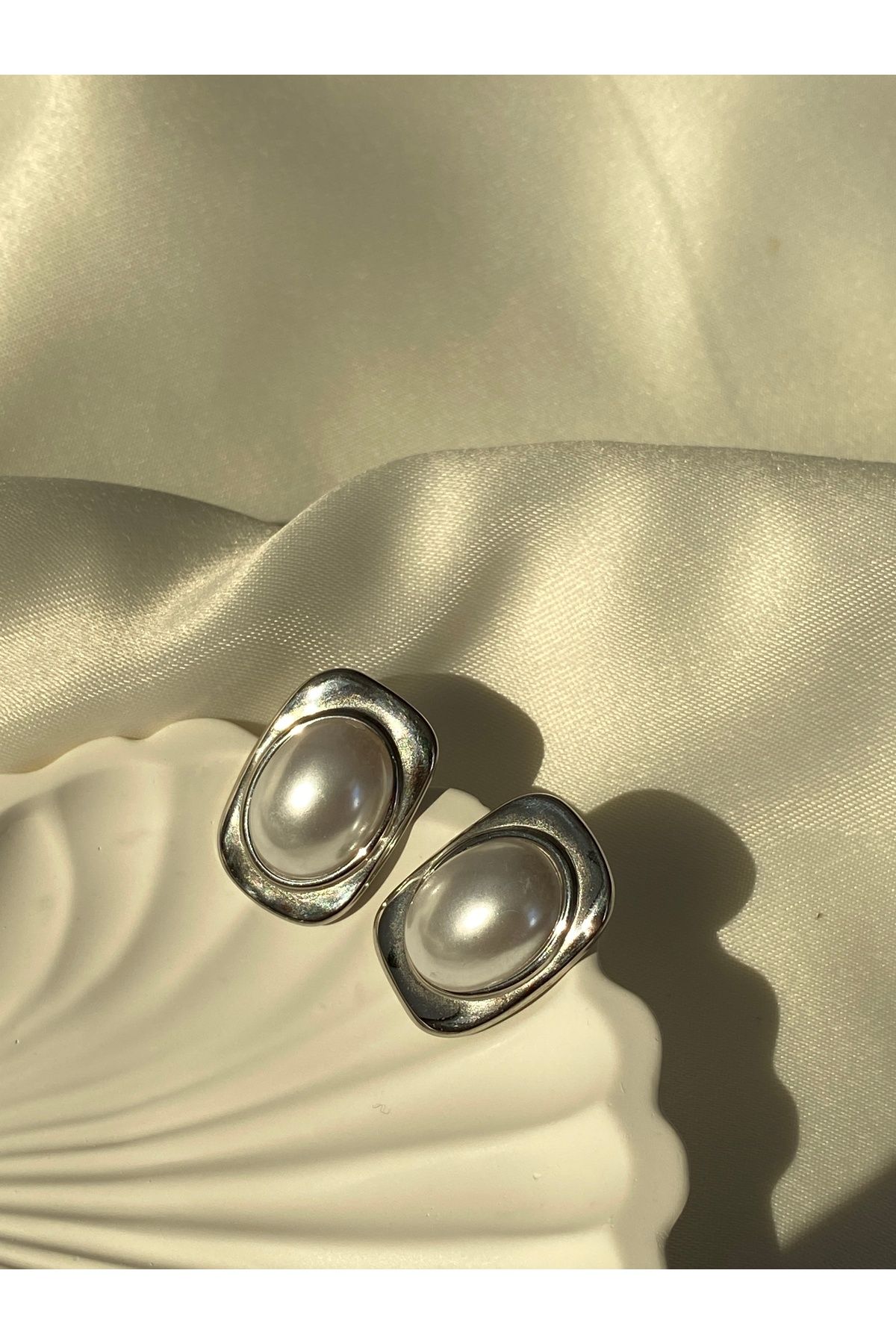 AQUAMARİN STEELL Oval model inci detaylı Çelik küpe