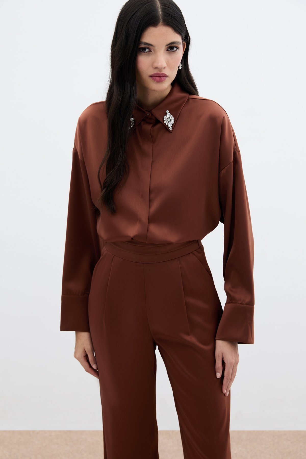 Sateen-Accessory Detailed Shirt - Brown 4