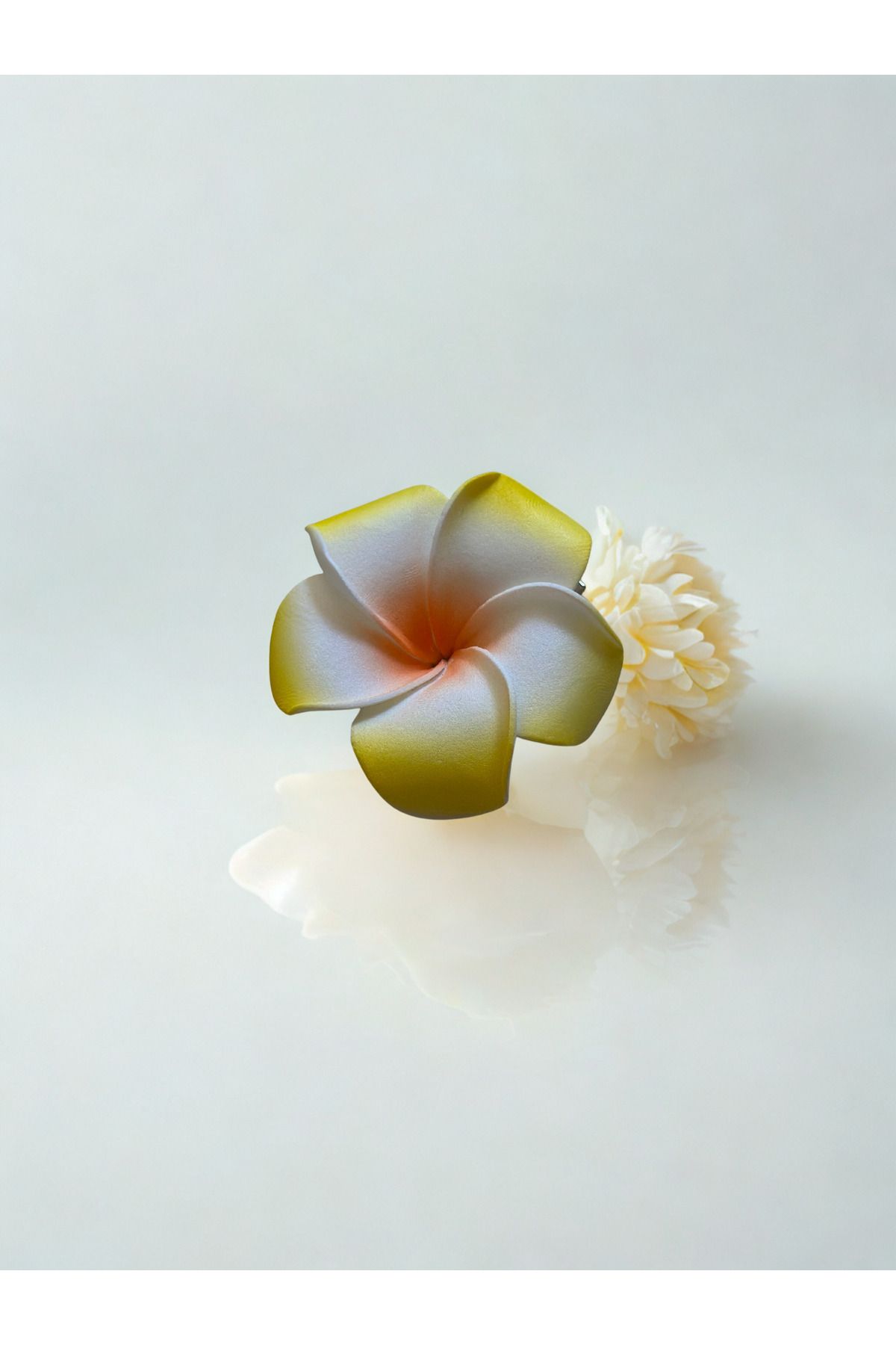 Plantarrium Design Hawaii Plumeria Çiçeği Kıstırmalı Köpük Toka 5,5cm
