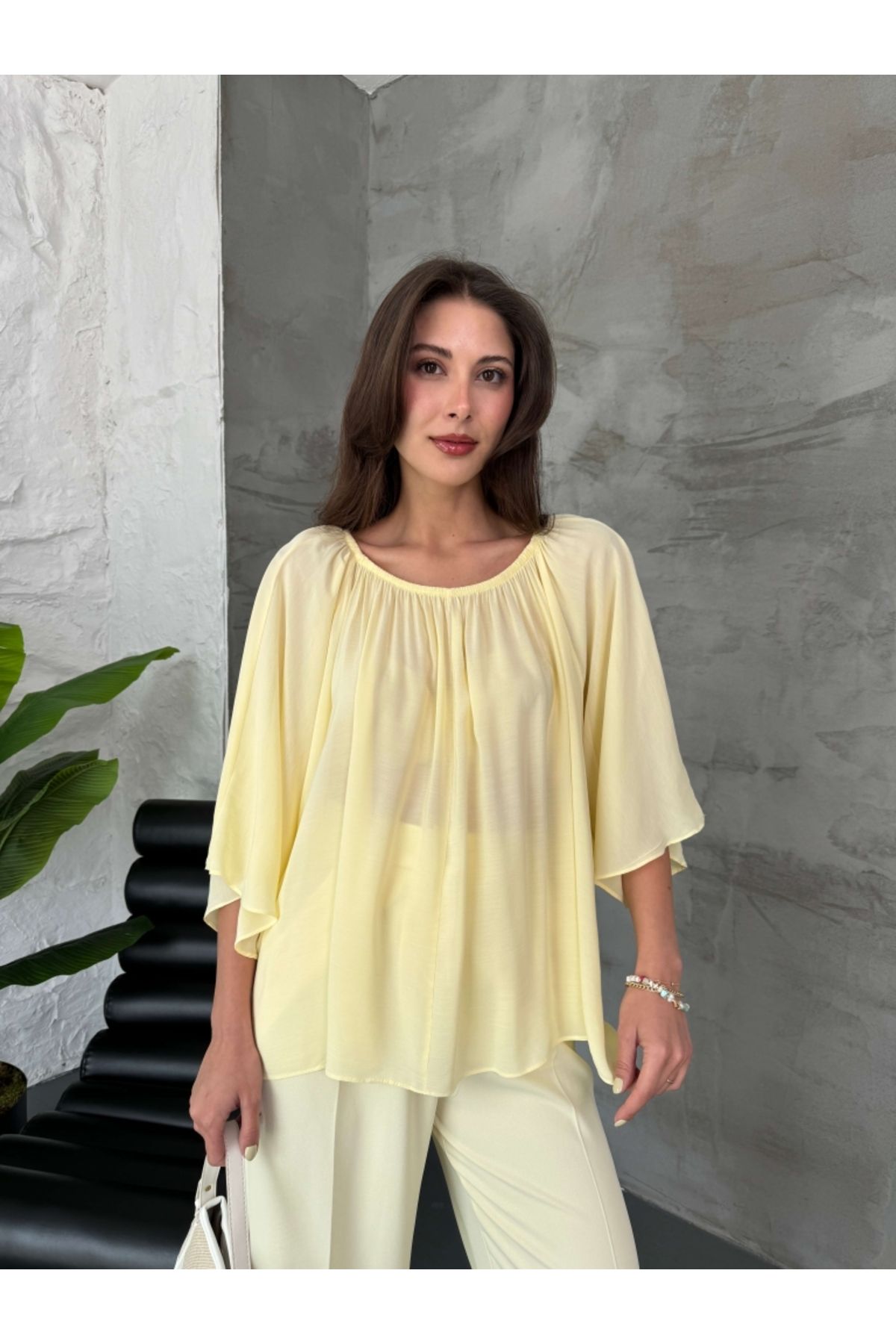 Elif Özbey Butik Sarı Yakası Lastikli Yarasa Kol Bluz