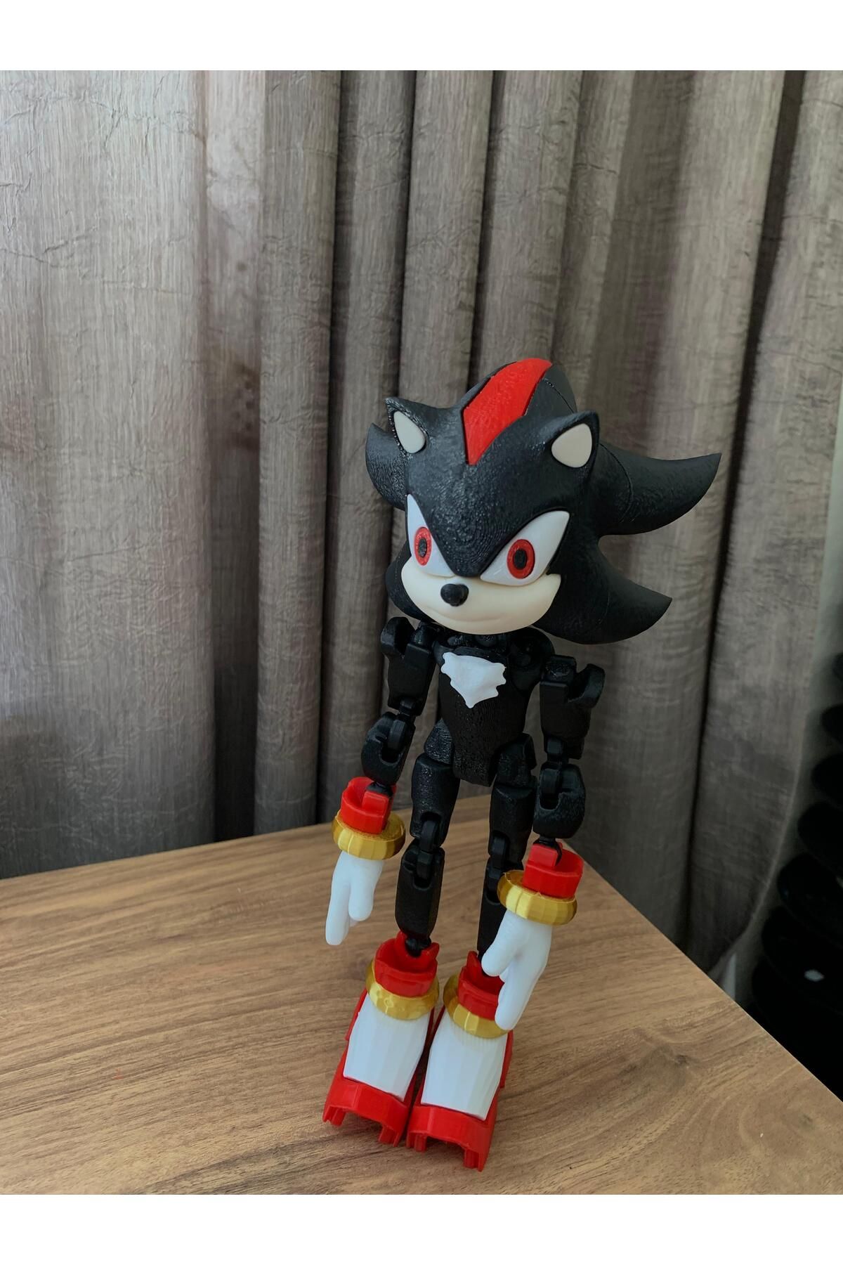 Home Sonic Shadow Hareketli Figür – Gizemli Güç ve Hız Bir Arada!