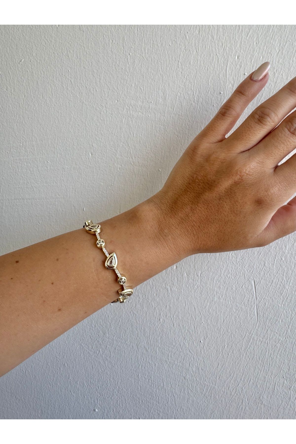 Gilia Jewelry Damla Zirkon Taşlı Tasarım Bileklik