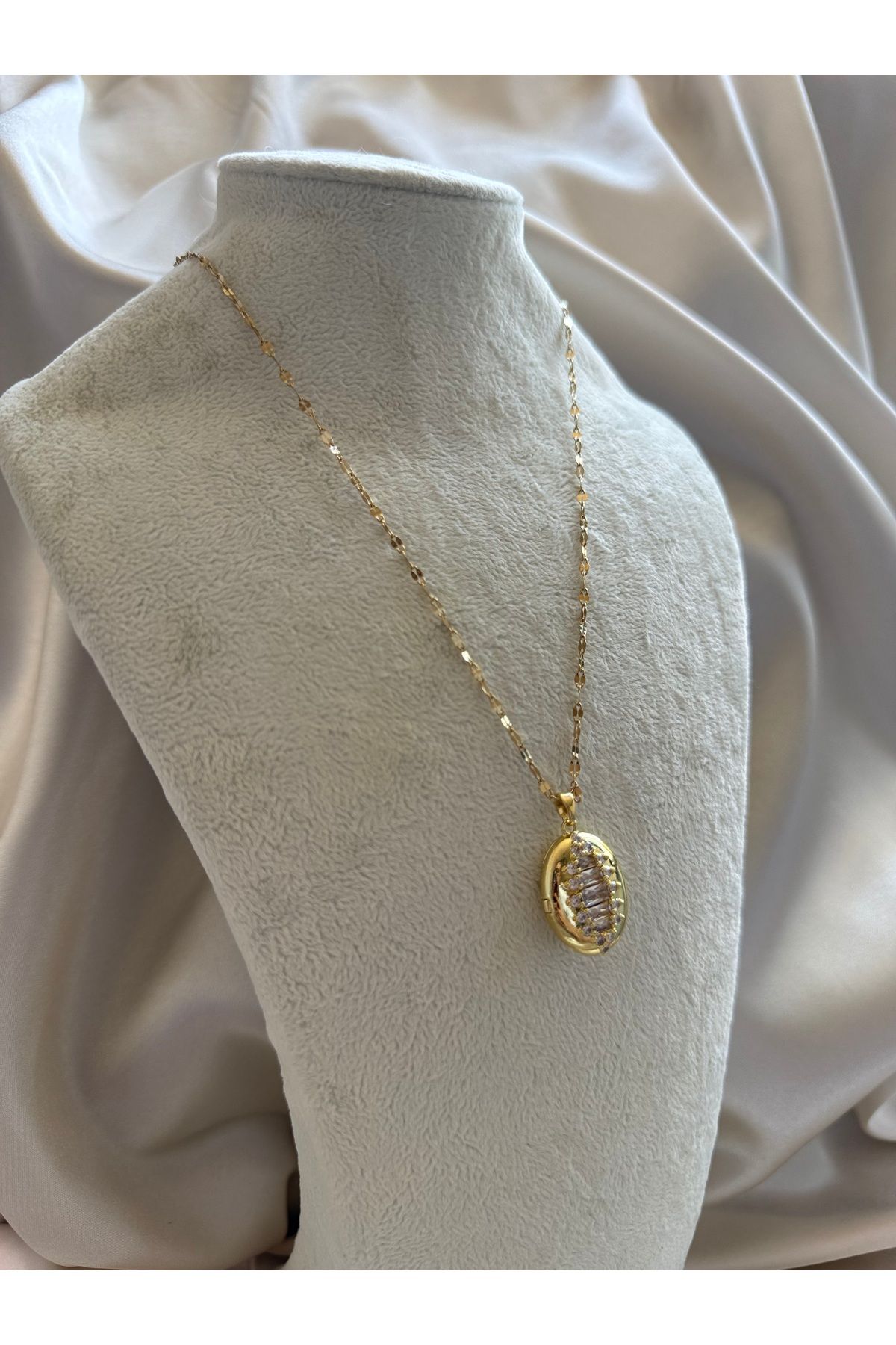 bubblyn&co Gale Oval Taşlı Gold Kolye