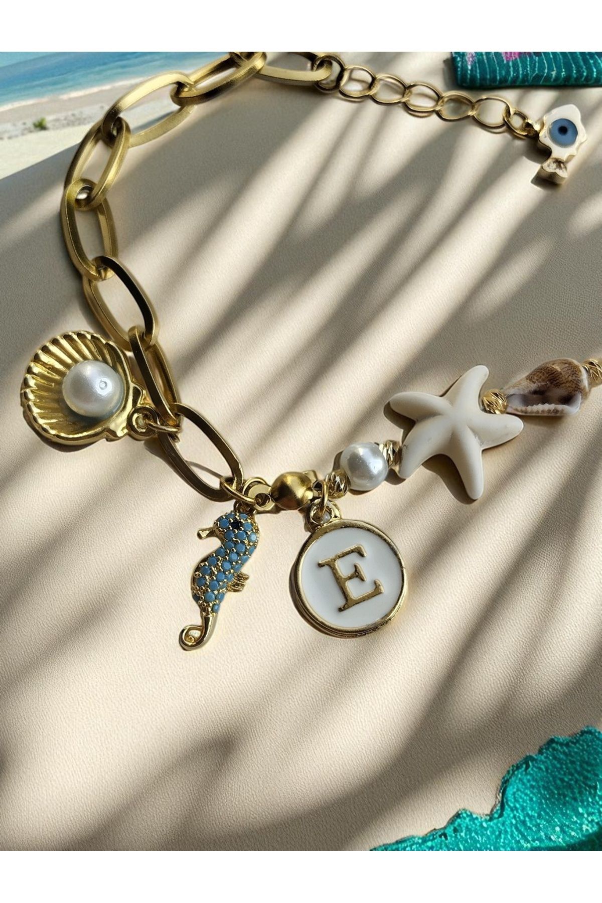 Amabel Jewelerys Zirkon Taşlı Deniz Atı, Harf , Midye Kabuğu Detaylı Yazlık Çelik Zincir Kadın Bileklik