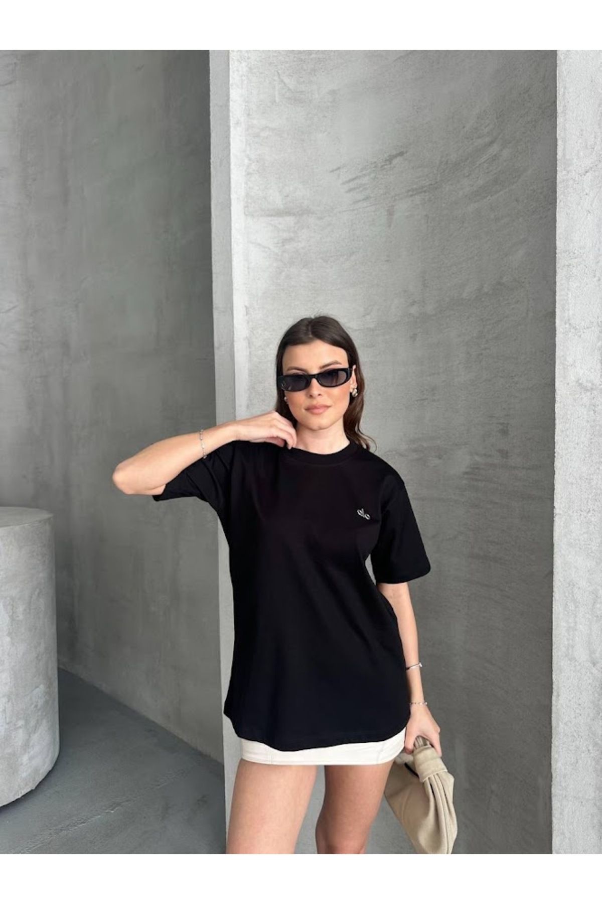 Leila GÜMÜŞ LOGO BASKILI BASİC T-SHİRT