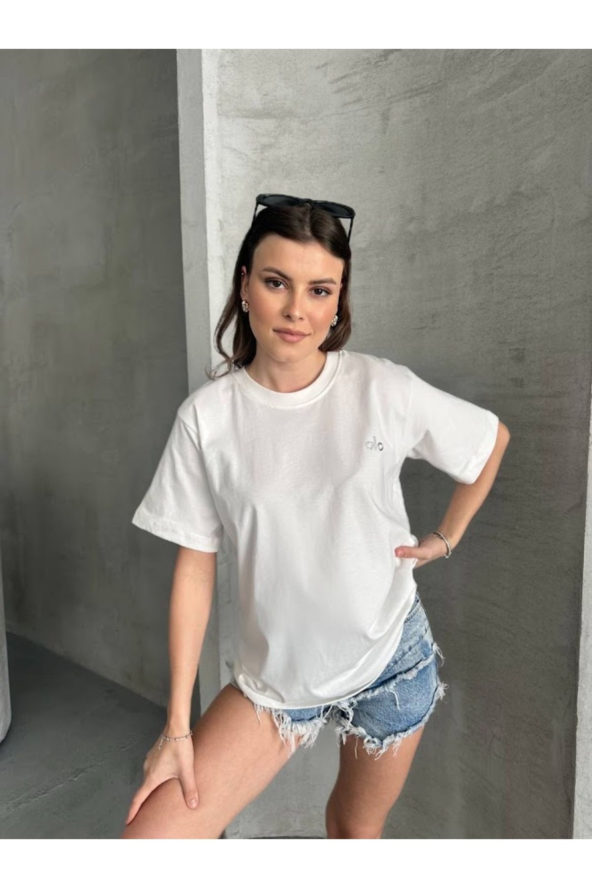 Leila GÜMÜŞ LOGO BASKILI BASİC T-SHİRT