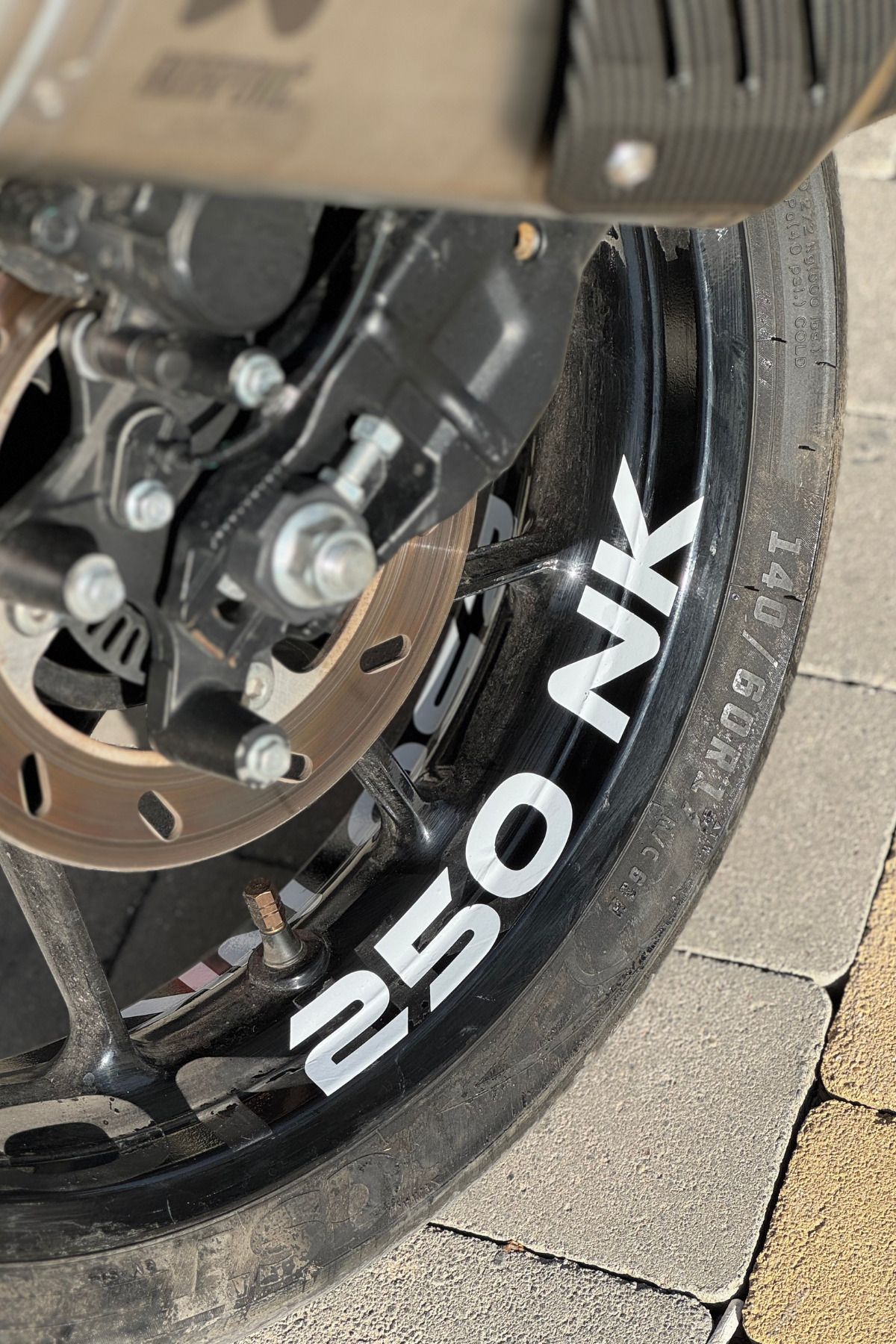 Banxtre CFMOTO NK250 için Beyaz Renk Jant içi NK250 Yazı Seti (4'lü)