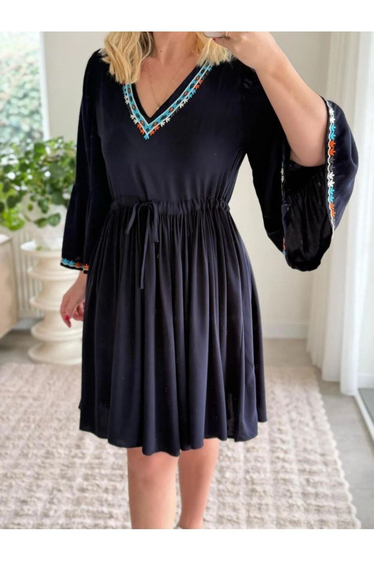Lovely butik KADIN YAZLIK GENİŞ KISA KOLLU YAKA KOL DESEN DETAYLI MİNİ BOY ELBİSE