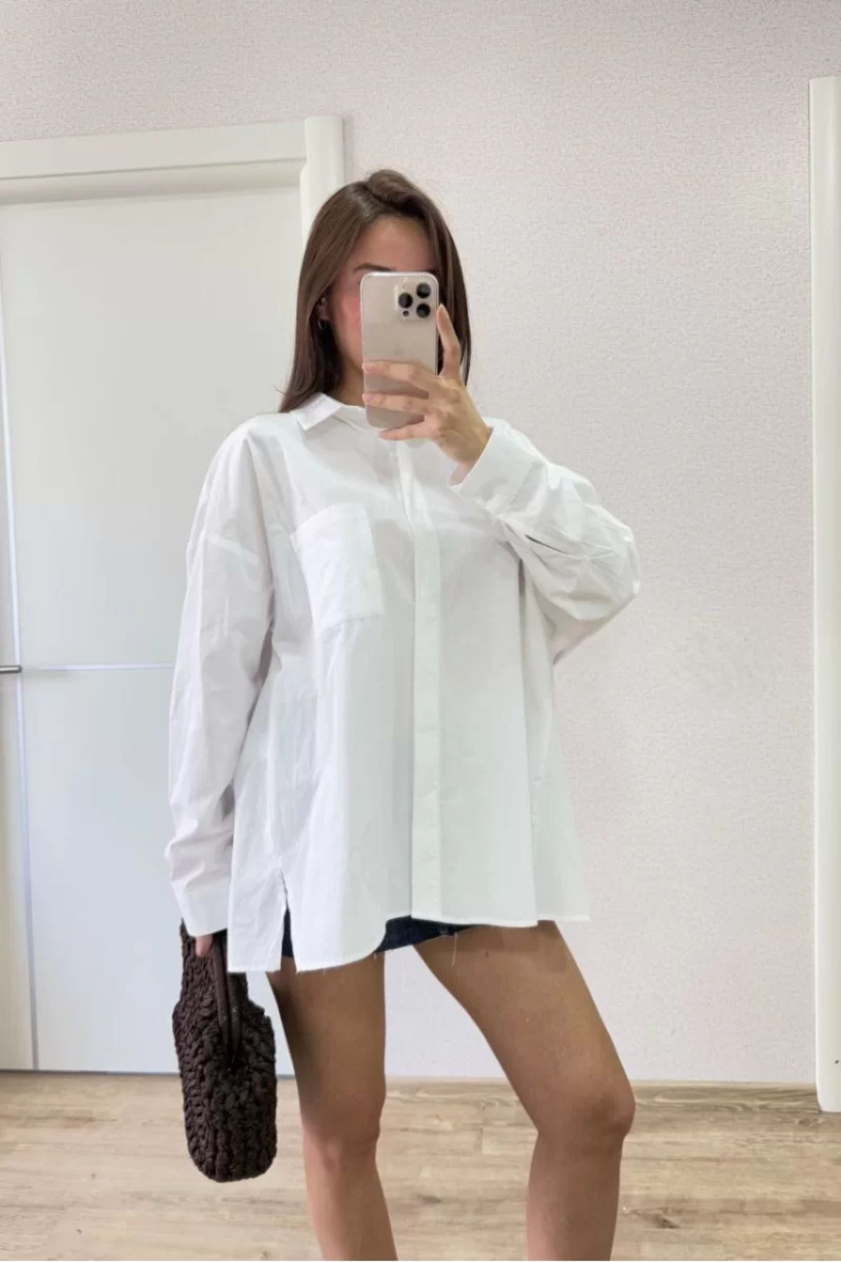 ruum fashions Poplin Yakalı Yandan Yırtmaçlı Arkası Pens Detaylı Gömlek