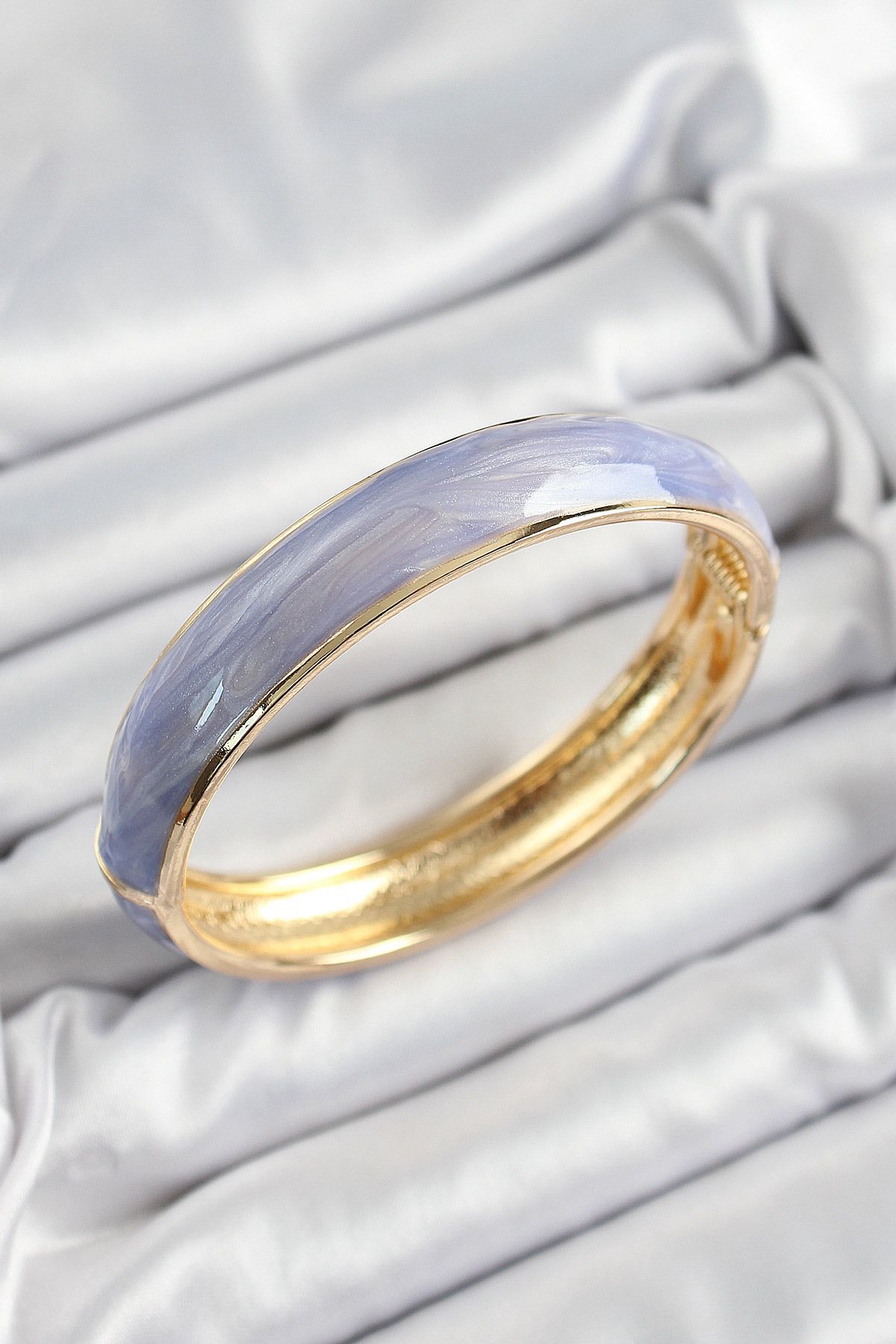 ÖYKÜ VE YİĞİT Pirinç Mavi Mor Mineli Mermer Desen Model Gold Renk Kadın Kelepçe