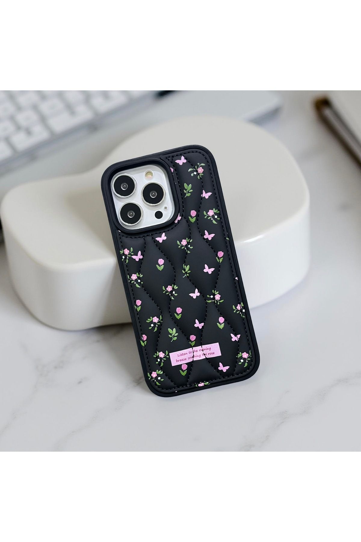 HYPERSOFT Iphone 15 Pro Uyumlu Kapitone Çiçek Desenli Puf Kılıf Özel Kutulu