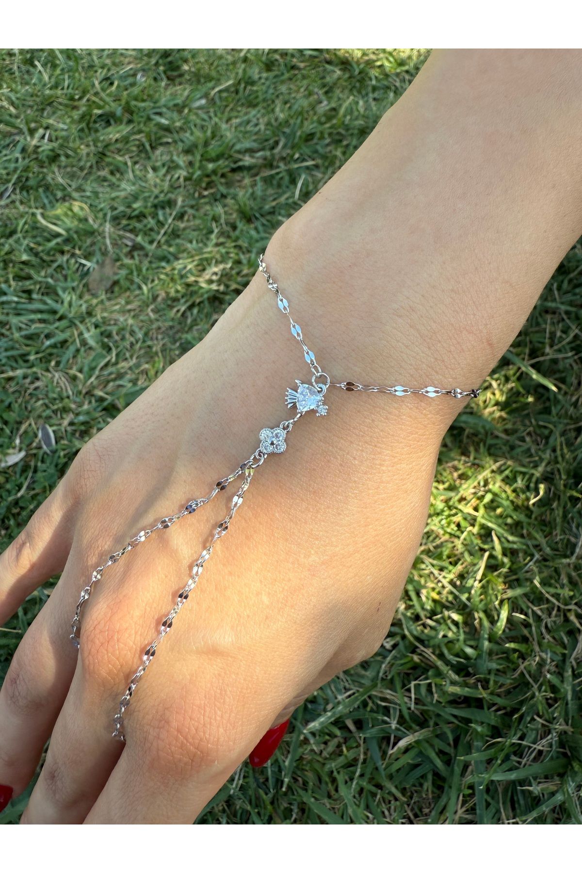 ARMELİA ACCESORİES Armelia Accessories – Çiçek ve Kalp Detaylı Gümüş Renk Şahmeran