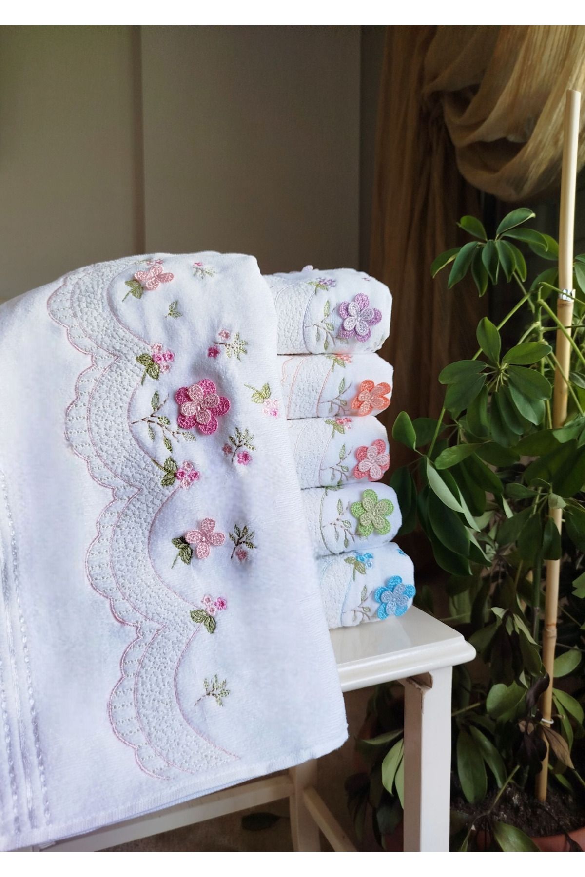 Fiesta Aybüke Beyaz Kadife 3D Nakışlı Kutulu 50x90 cm %100 pamuklu