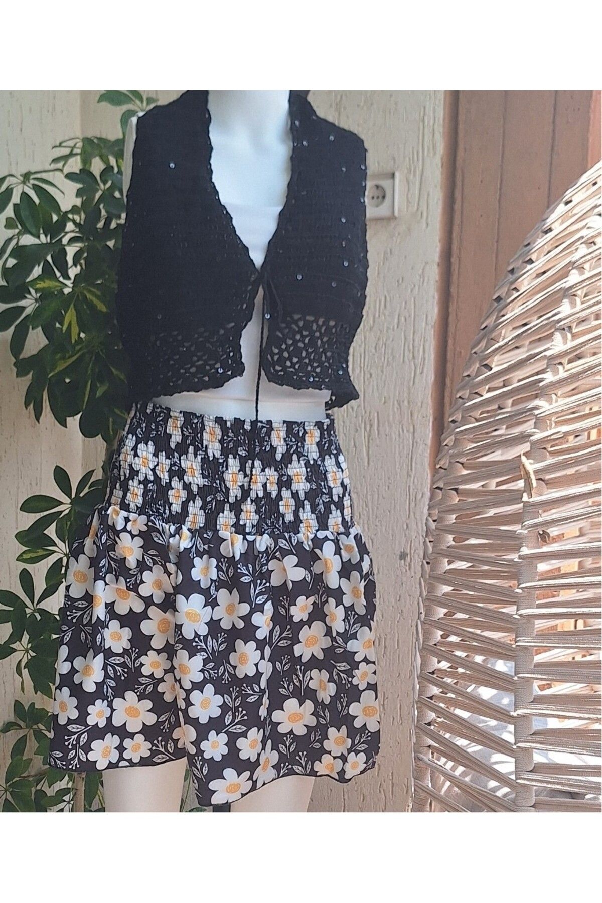 Butik KADIN SİYAH PUL DETAYLI YAZLIK EL ÖRGÜSÜ HAND MADE BOLERO