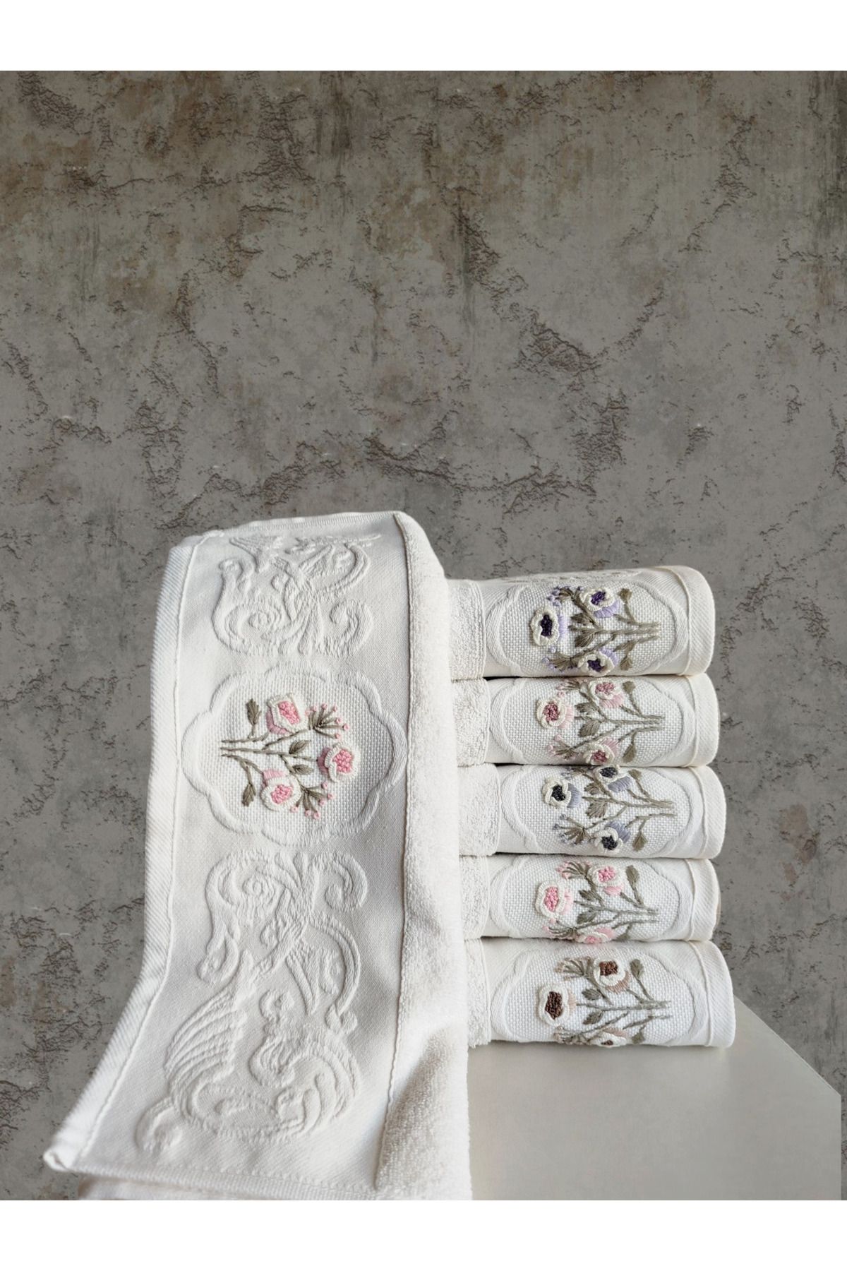 Fiesta Elite El İşi 3D Nakışlı Kutulu 50x90 cm %100 pamuklu