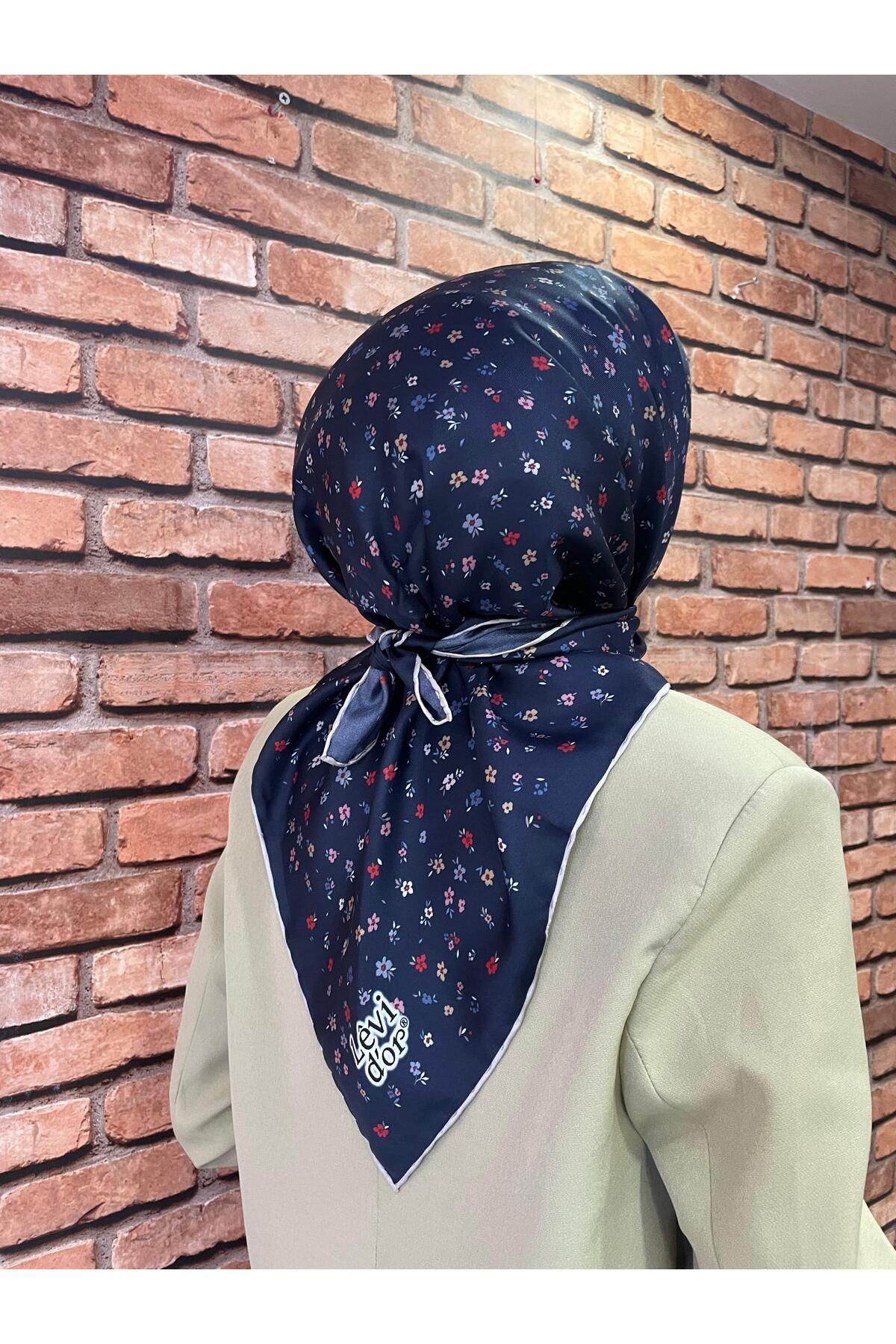 Levidor çiçekli twill ipek eşarp