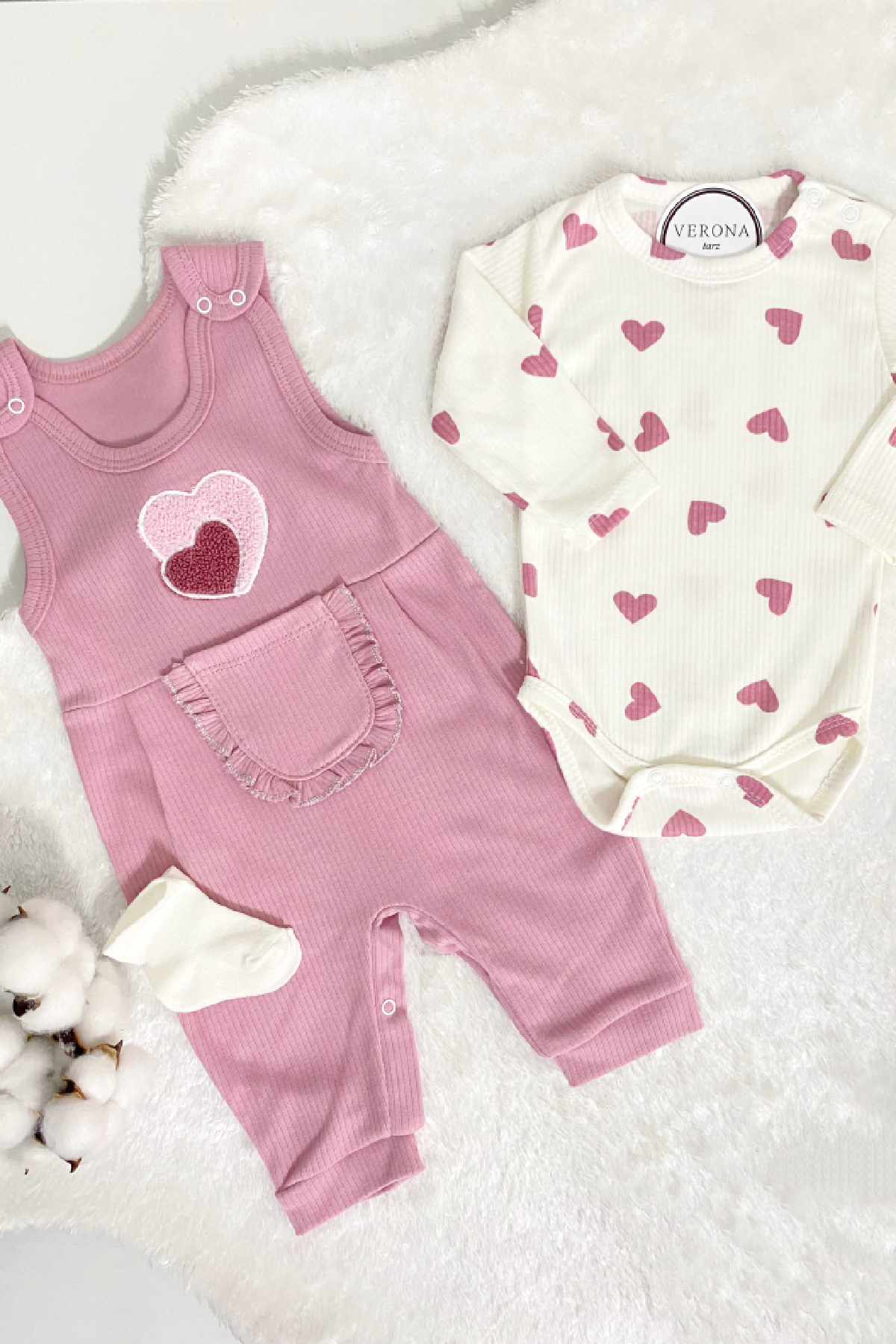 VERONA TARZ Kız Bebek Kalp Nakışlı 2li Salopet Takımı Uzun Kol Çıtçıtlı Yenidoğan Kıyafeti Çorap Hediye fotoğrafı 2 (önizleme)