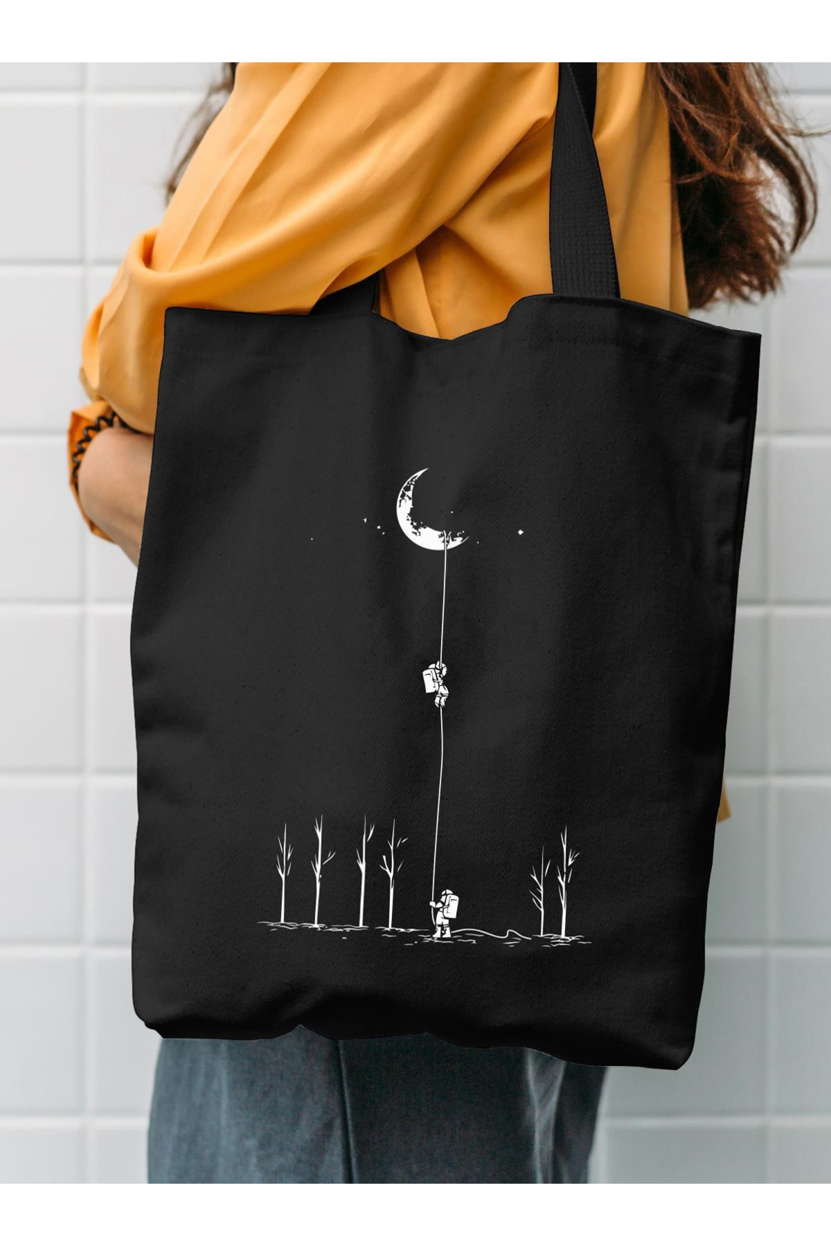 Çınar Bez Çanta Kanvas Uzaydan İple İnen Astronot Siyah Bez Çanta - Siyah - Çınar Bez Çanta görsel 6