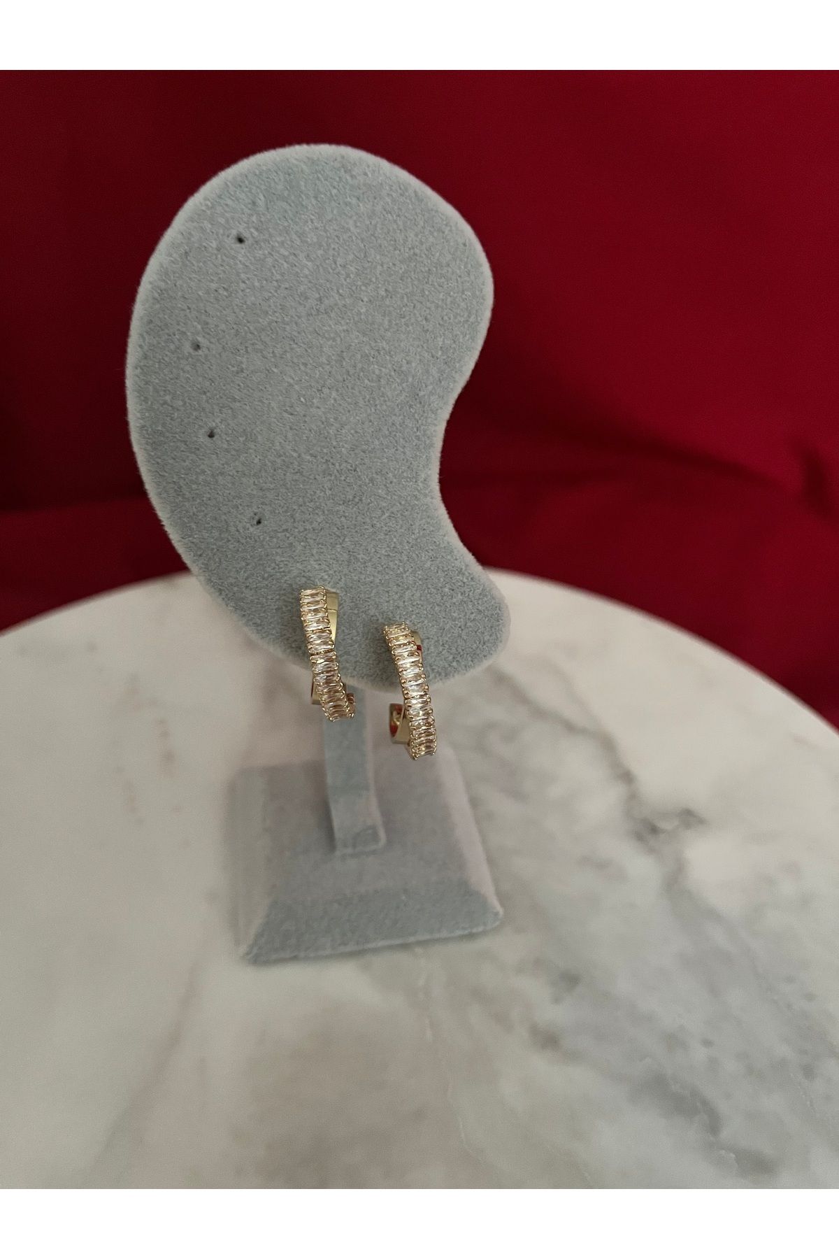 AKSESUARIM Taş Detaylı Gold Halka Küpe – Işıltılı Çelik Model